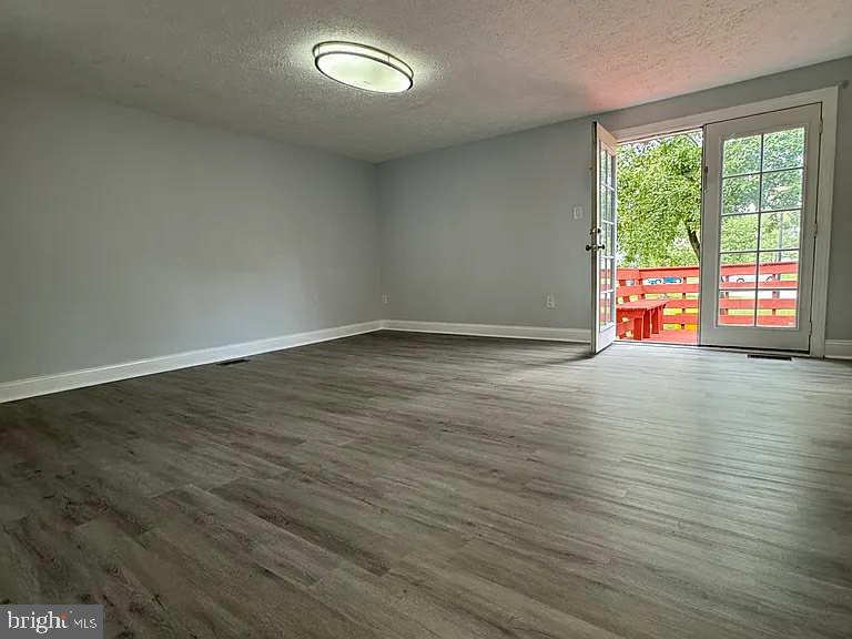 DEERFIELD - Residential Lease