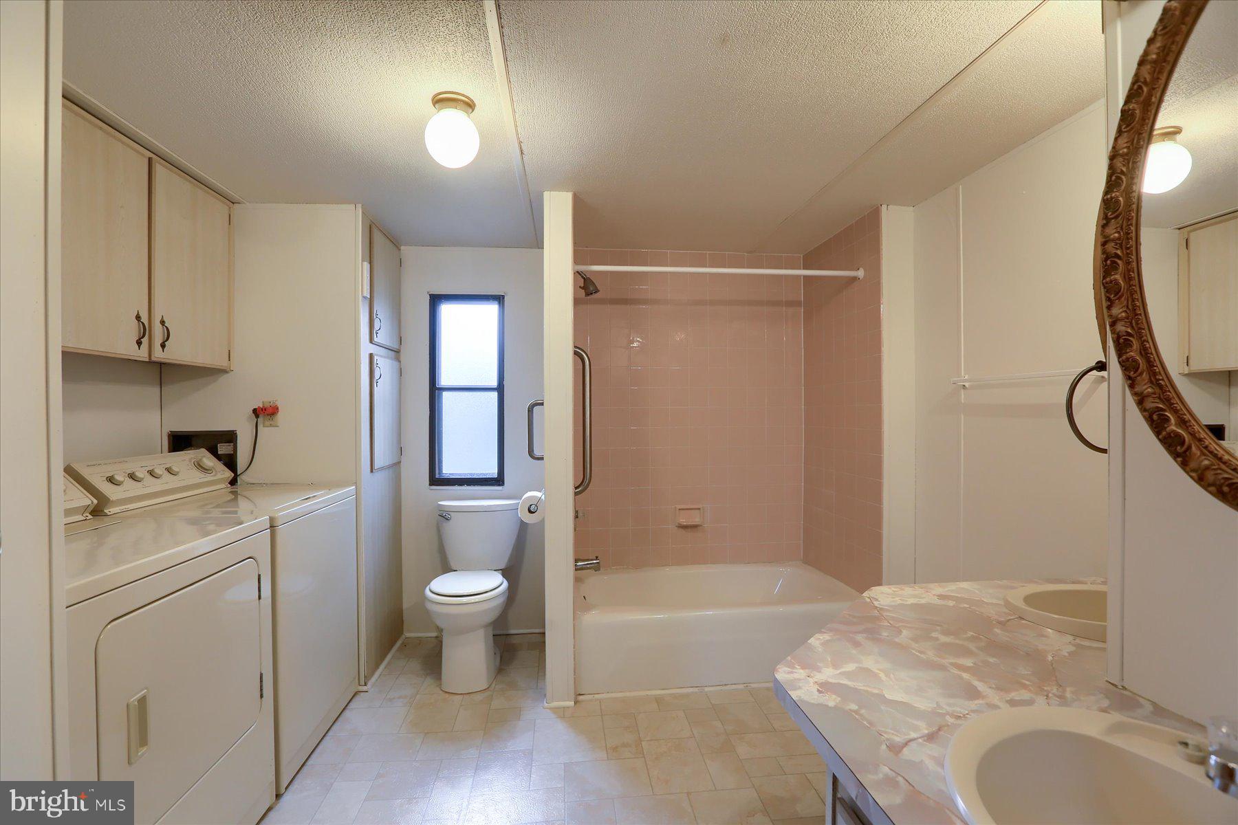 ROLLING HILLS ESTATES - Residential