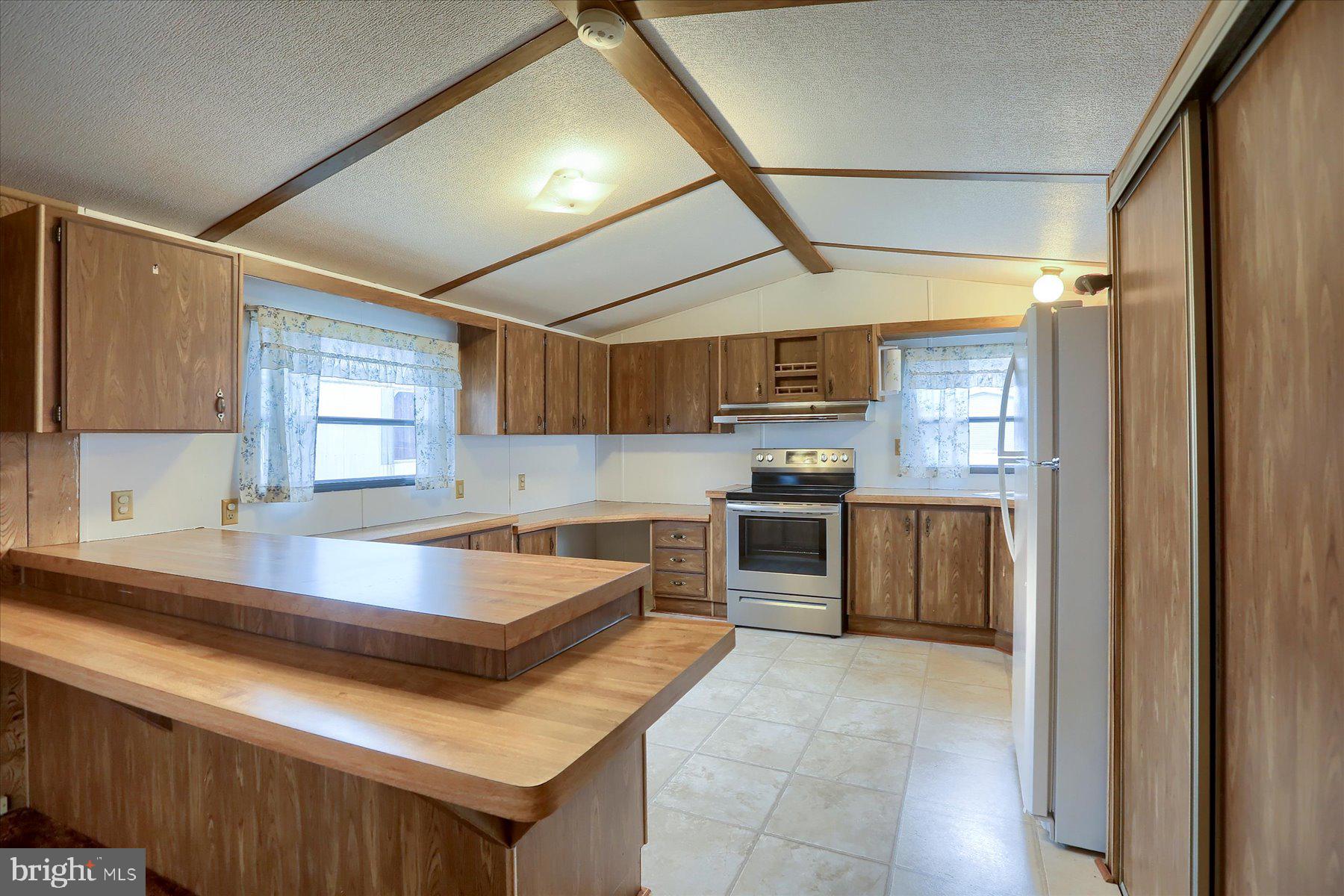 ROLLING HILLS ESTATES - Residential