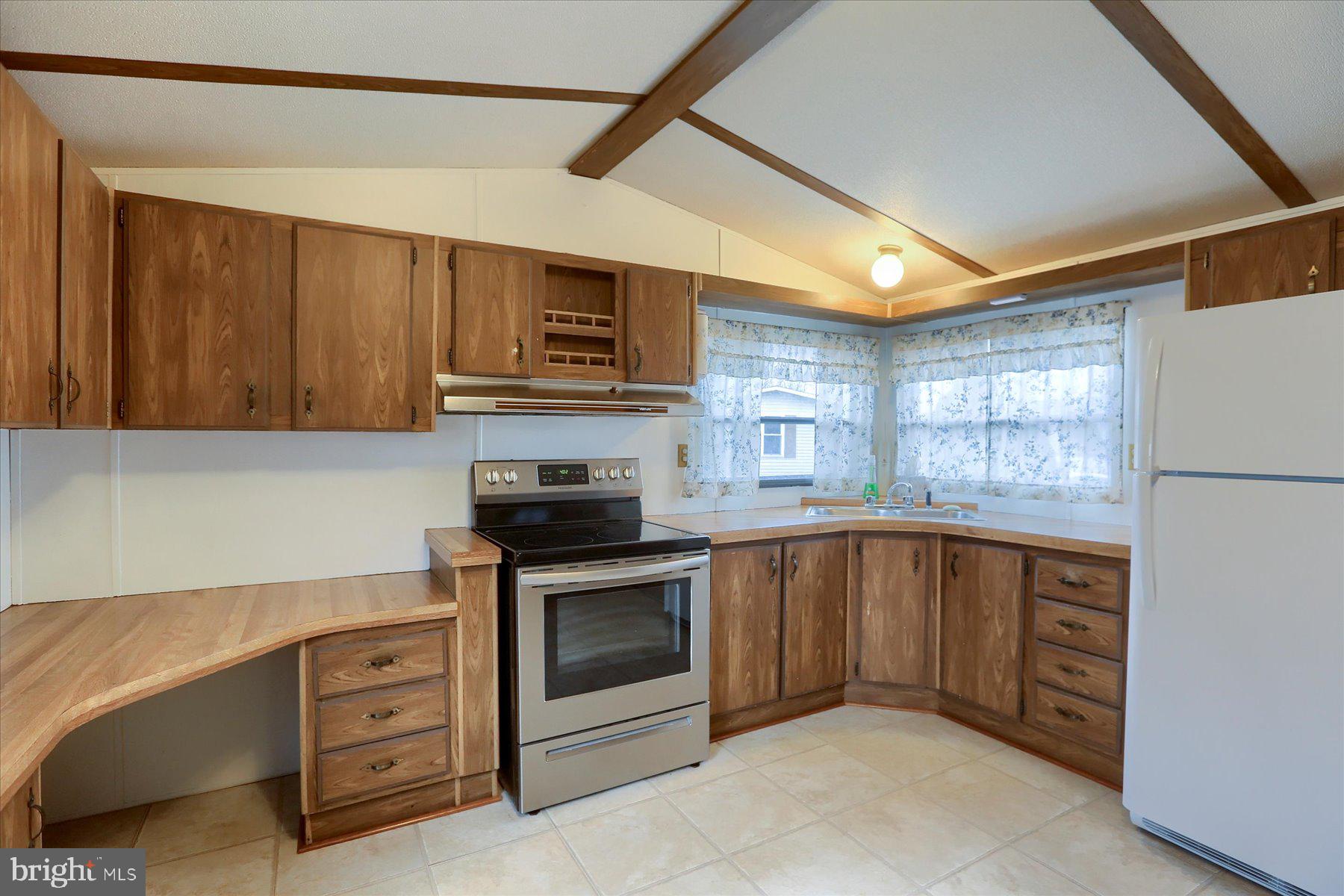 ROLLING HILLS ESTATES - Residential