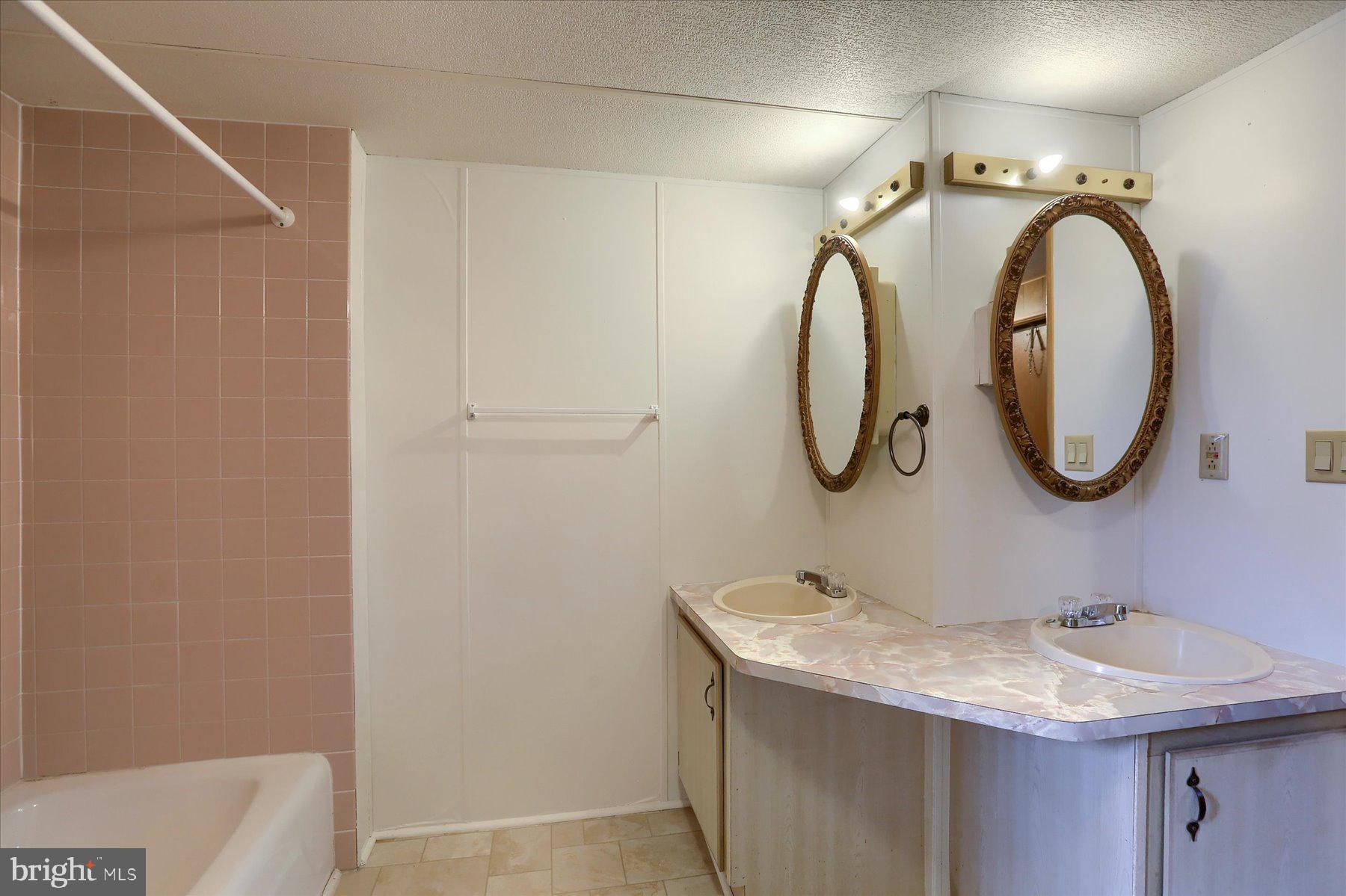 ROLLING HILLS ESTATES - Residential