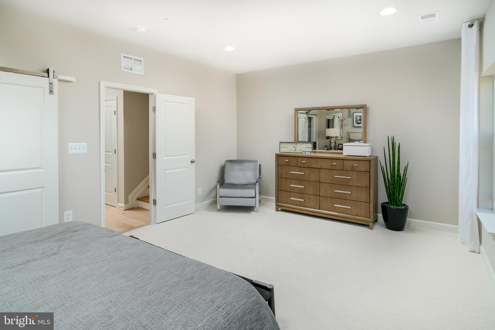 ENCLAVE AT FAIR LAKES - Residential