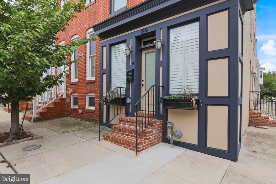 END UNIT! THIS RECENTLY FINISH, EXPOSED BRICK, HARDWOOD FLOORS, NEW APPLIANCES, MARBLE COUNTER TOPS, REAR ENTRY GARAGE WILL NOT LAST LONG!  FOUR BEDS AND FOUR BATHS!  PRIVATE LOFT AREA LEADING ONTO PRIVATE DECK!  CLOSE TO ALL ACTIVES IN FEDERAL HILL, EASY ACCESS TO 95!  PROFESSIONALLY MANAGED!!  SCHEDULE YOUR APPOINTMENT TODAY!