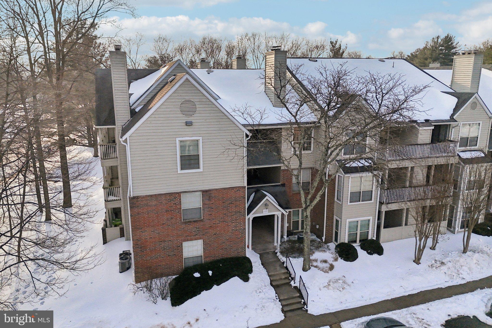 PENDERBROOK SQUARE CONDOMINIUMS - Residential
