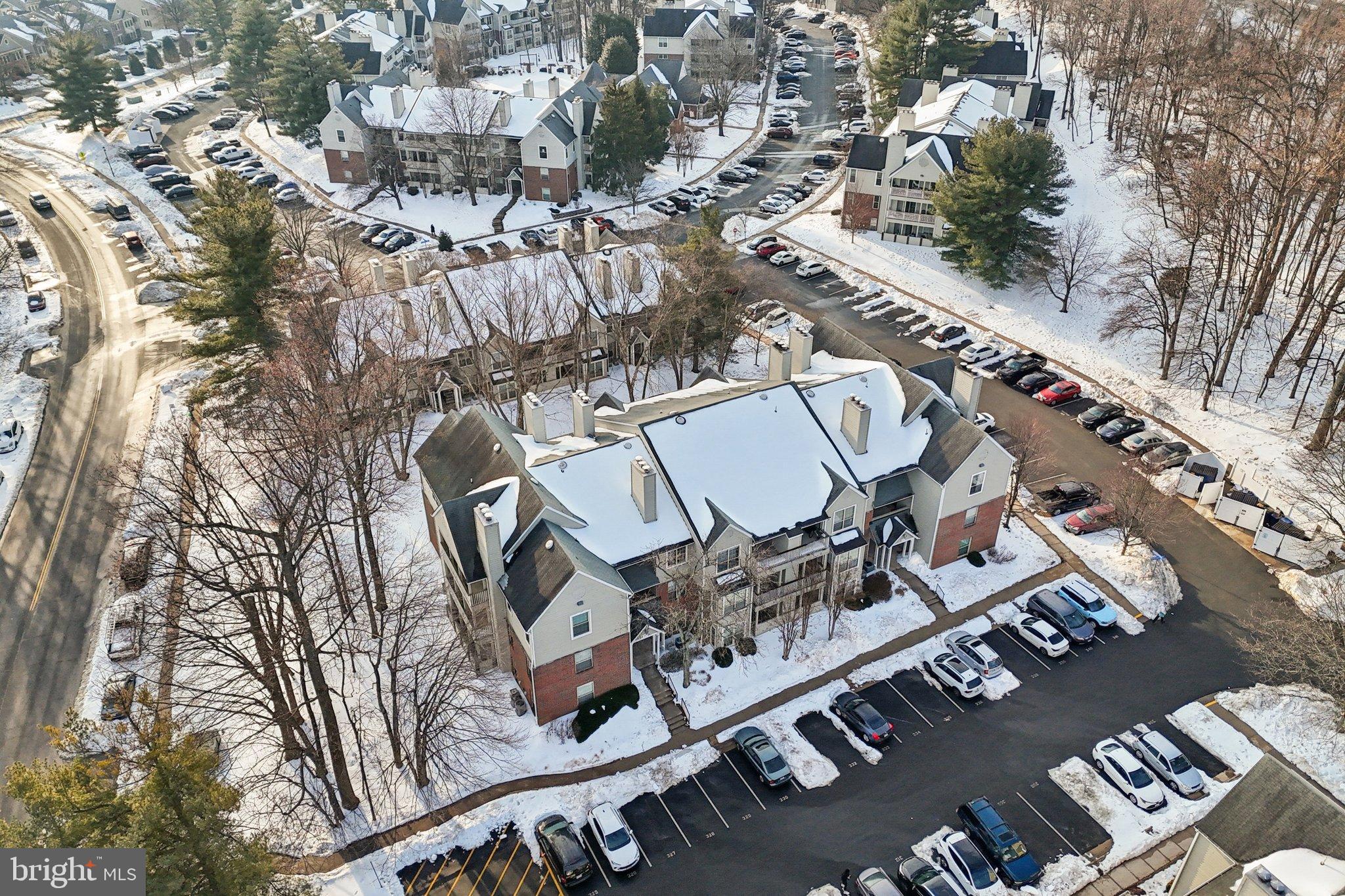 PENDERBROOK SQUARE CONDOMINIUMS - Residential