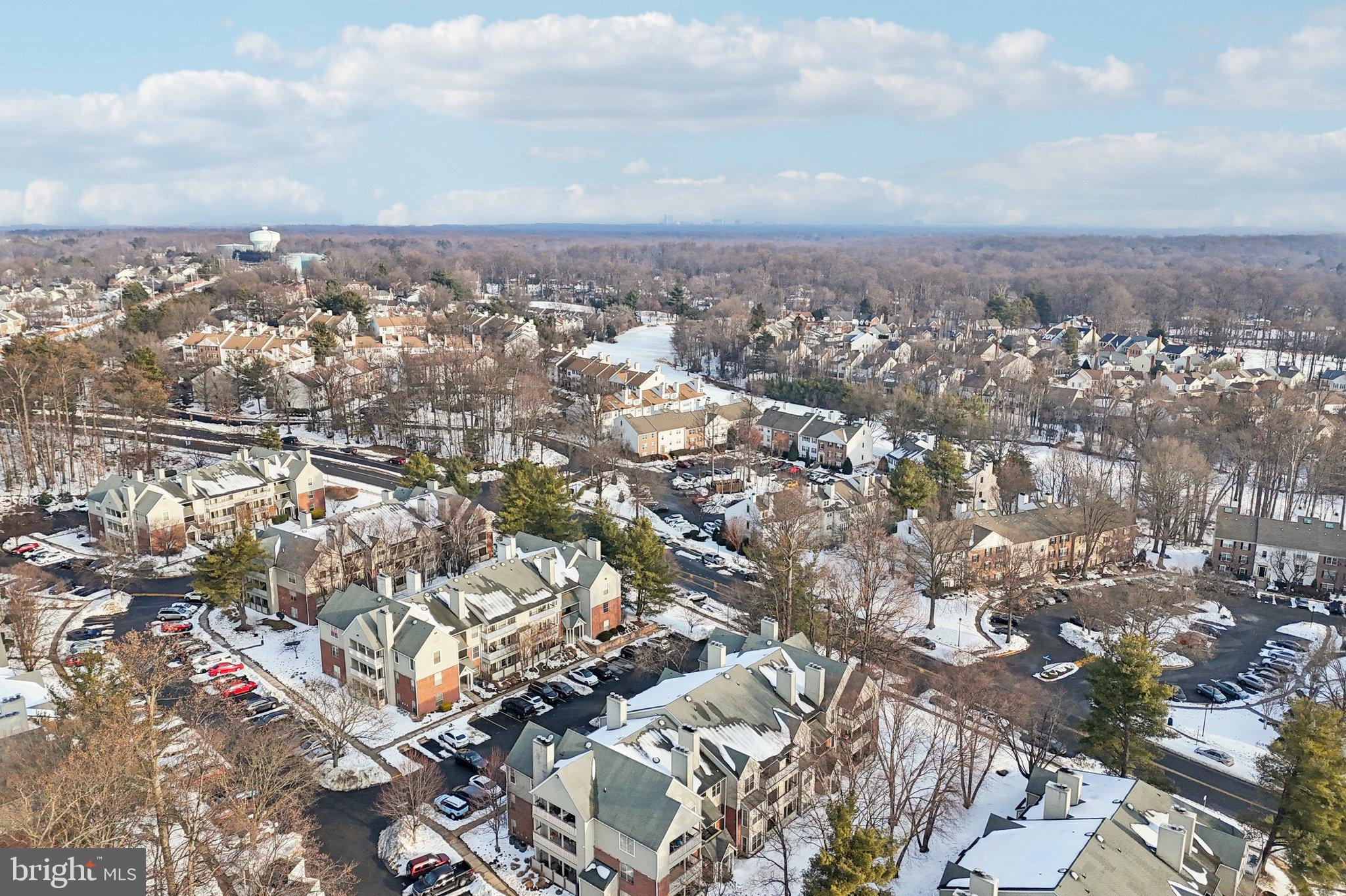 PENDERBROOK SQUARE CONDOMINIUMS - Residential