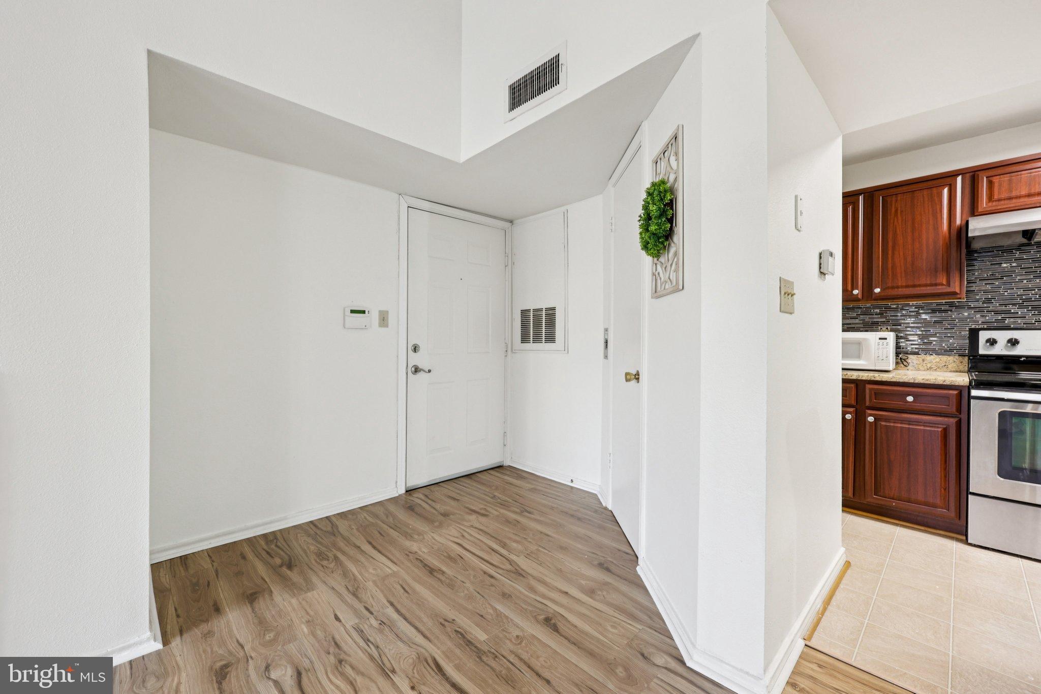 PENDERBROOK SQUARE CONDOMINIUMS - Residential