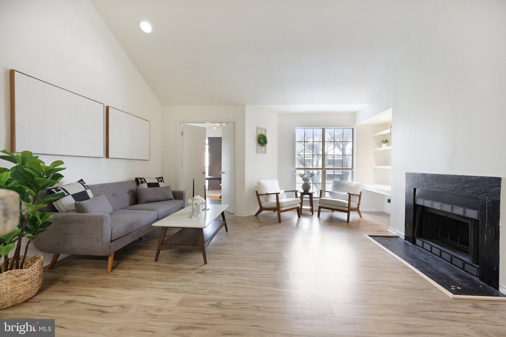 PENDERBROOK SQUARE CONDOMINIUMS - Residential