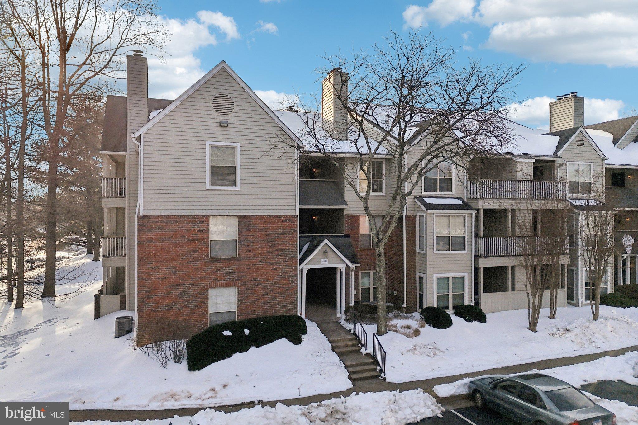 PENDERBROOK SQUARE CONDOMINIUMS - Residential