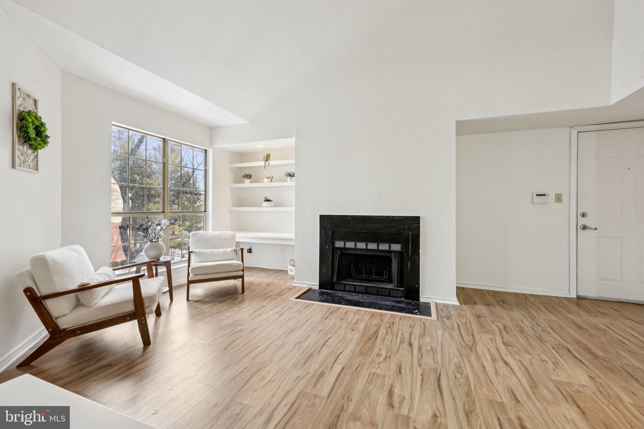 PENDERBROOK SQUARE CONDOMINIUMS - Residential