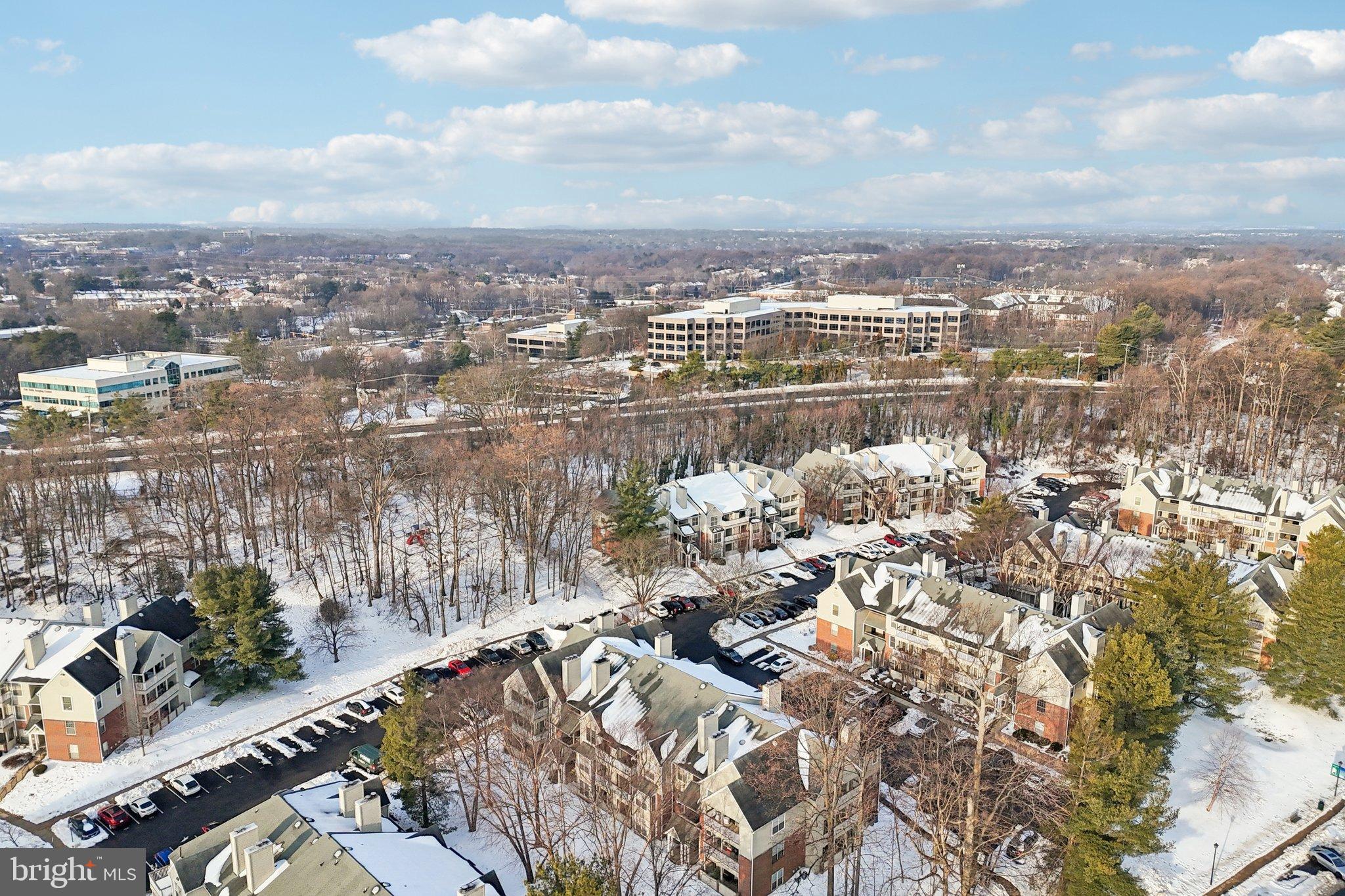 PENDERBROOK SQUARE CONDOMINIUMS - Residential