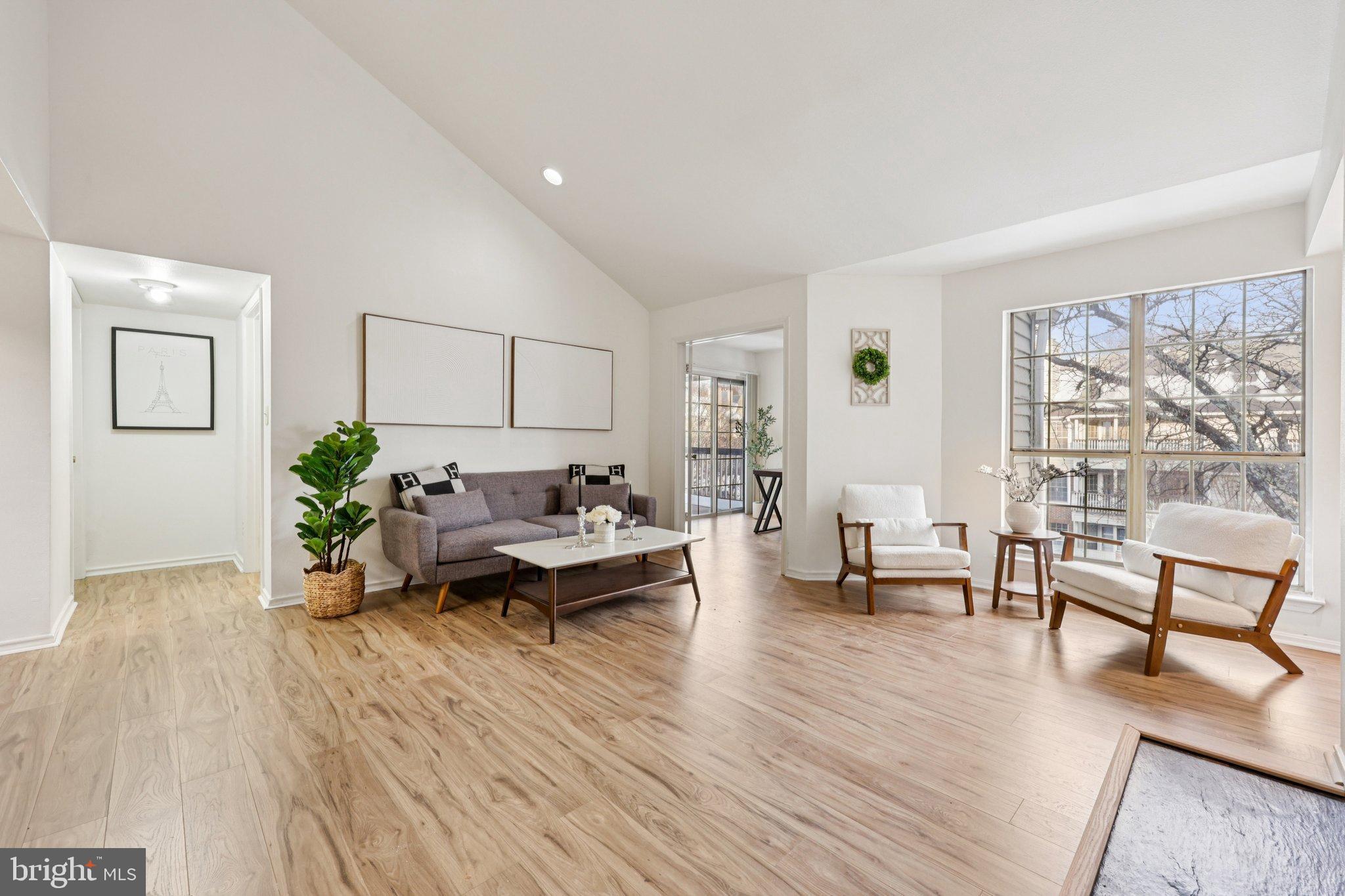 PENDERBROOK SQUARE CONDOMINIUMS - Residential