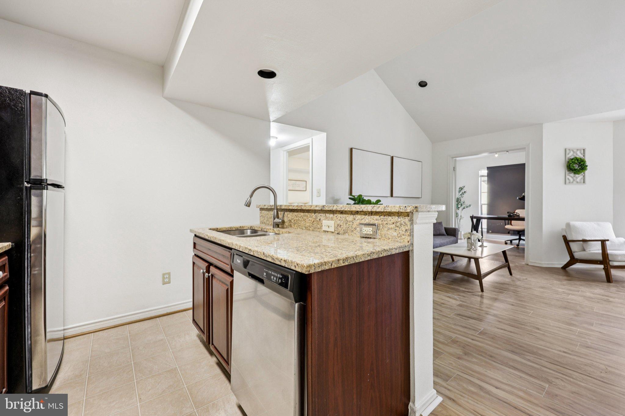 PENDERBROOK SQUARE CONDOMINIUMS - Residential