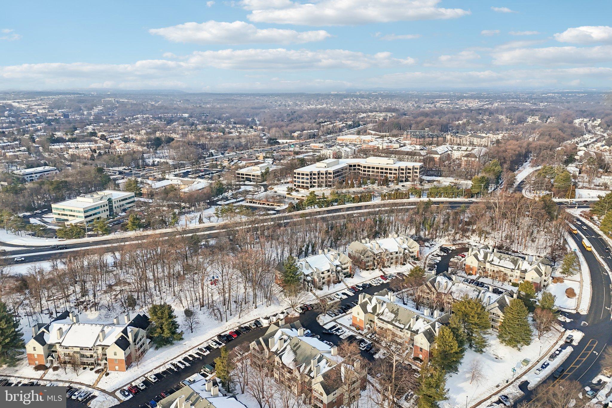PENDERBROOK SQUARE CONDOMINIUMS - Residential