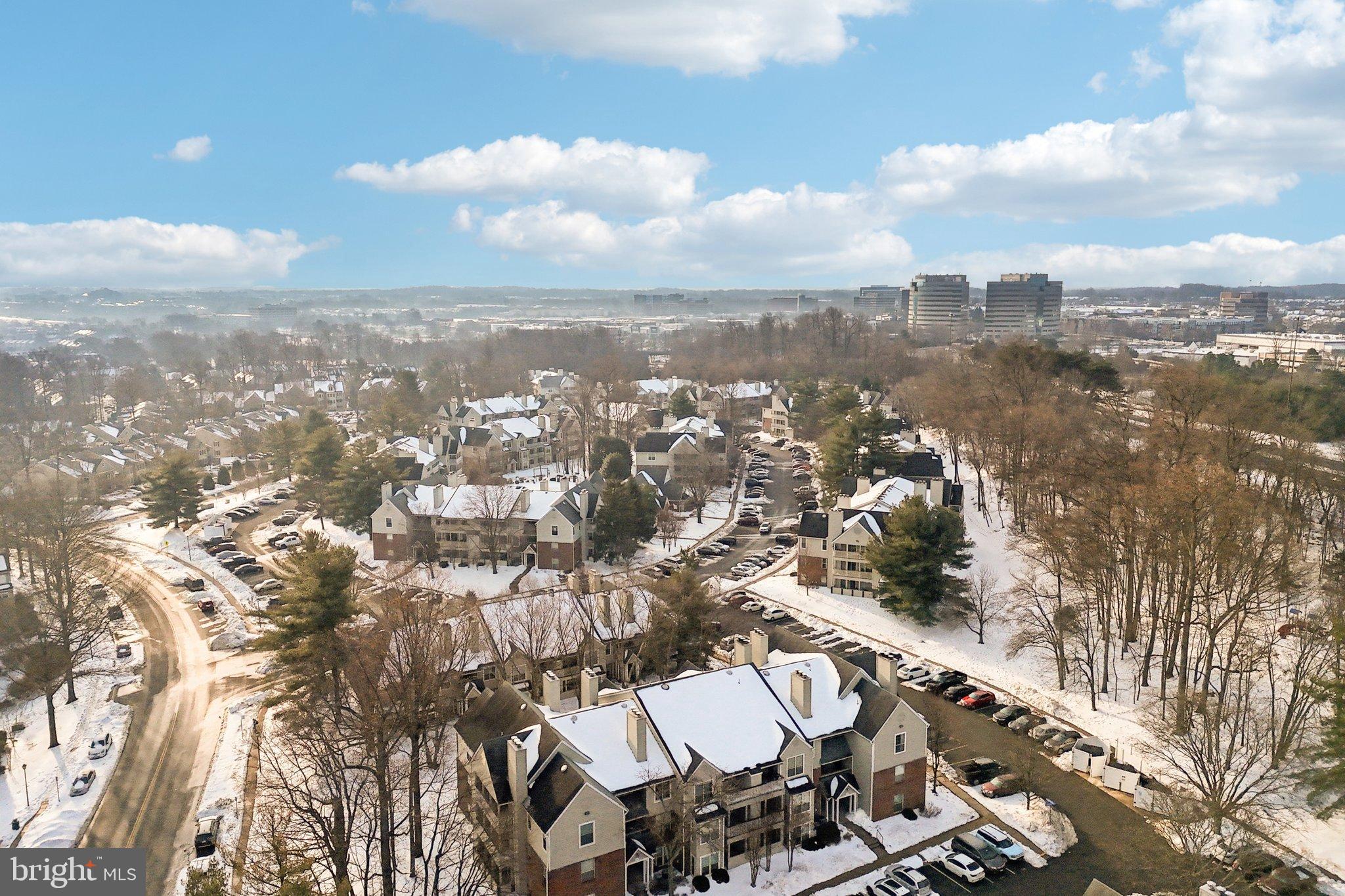 PENDERBROOK SQUARE CONDOMINIUMS - Residential