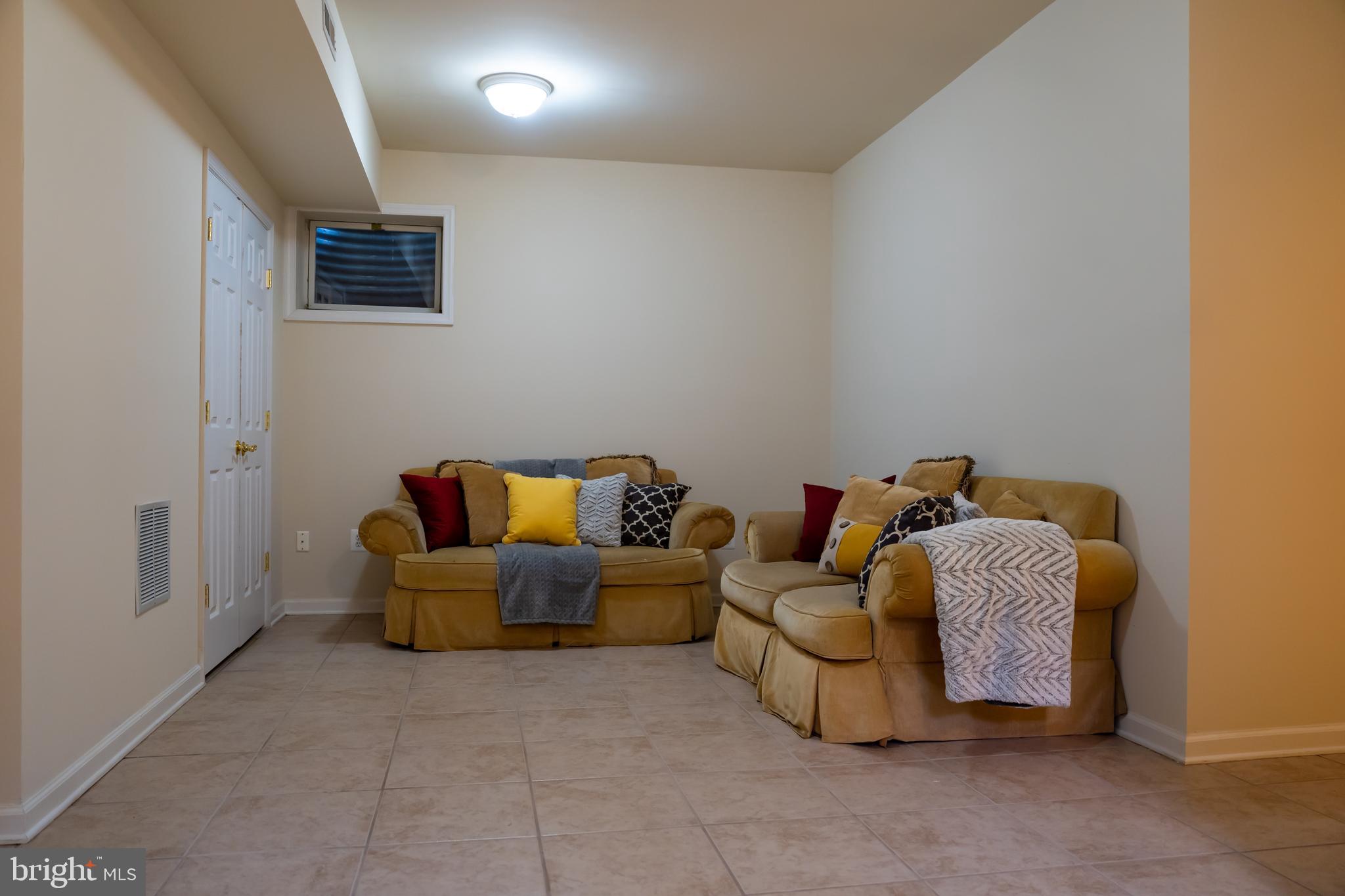 KENTLANDS VIEW - Residential Lease