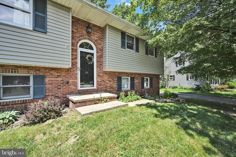 Photo of 30 Chestnut Run, ELIZABETHTOWN, PA 17022 (MLS # PALA2072370)