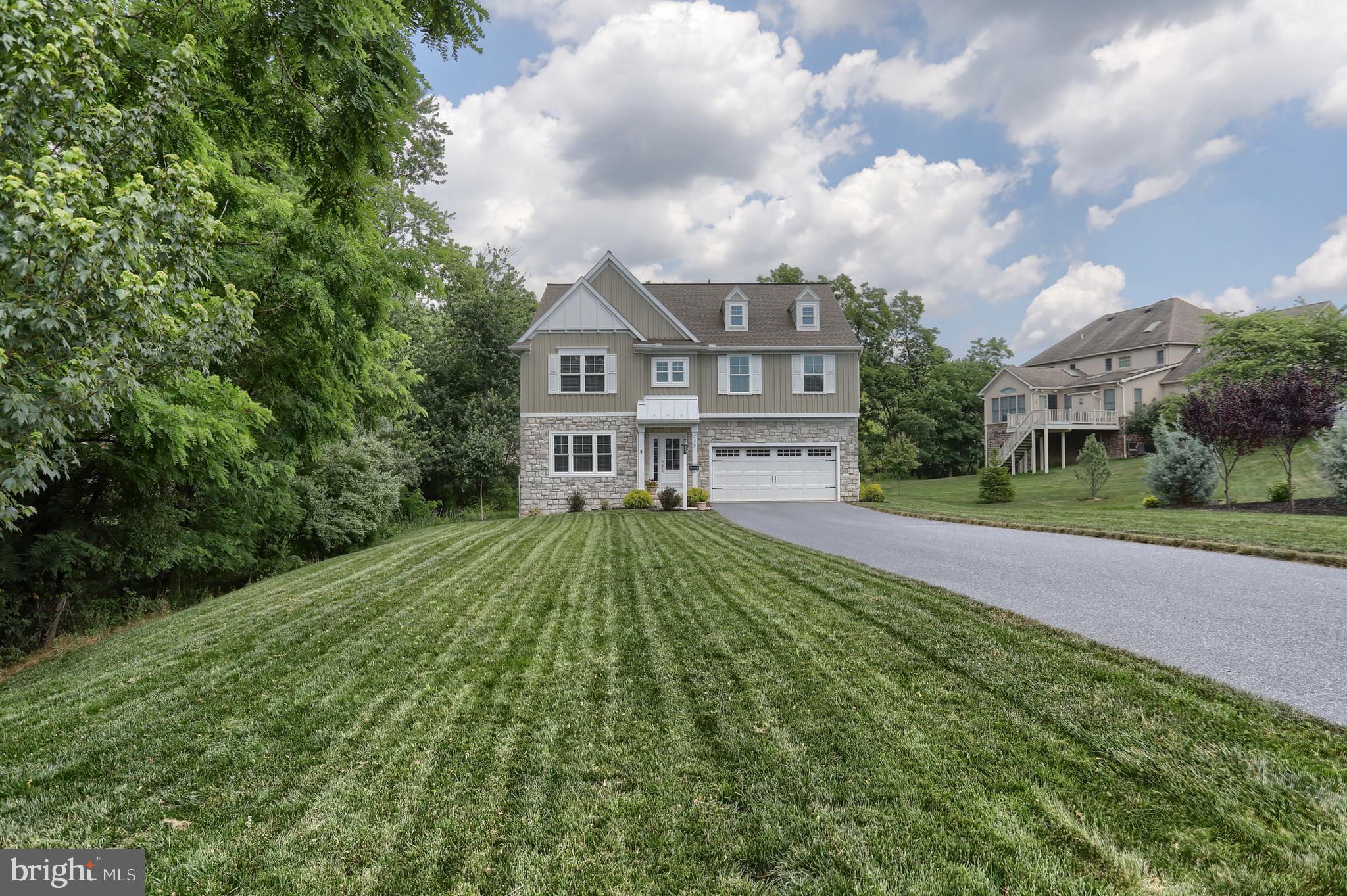 725 HAMPTON COURT