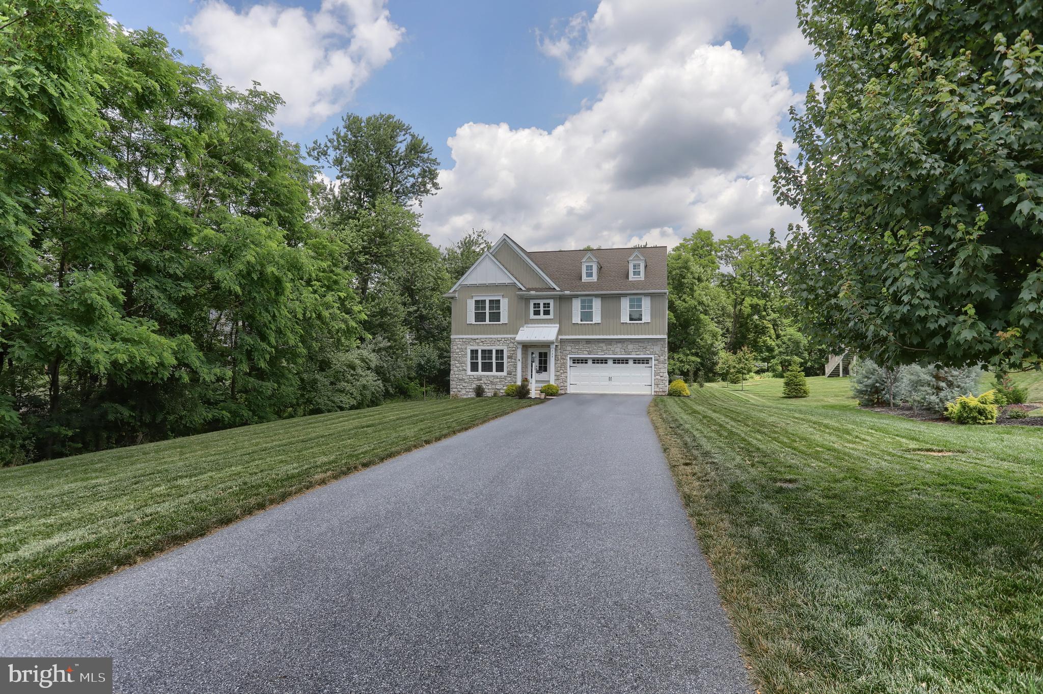 725 HAMPTON COURT