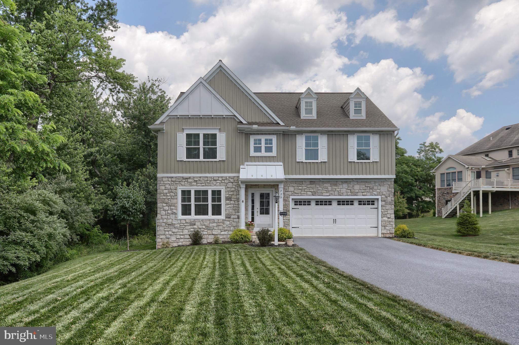 725 HAMPTON COURT