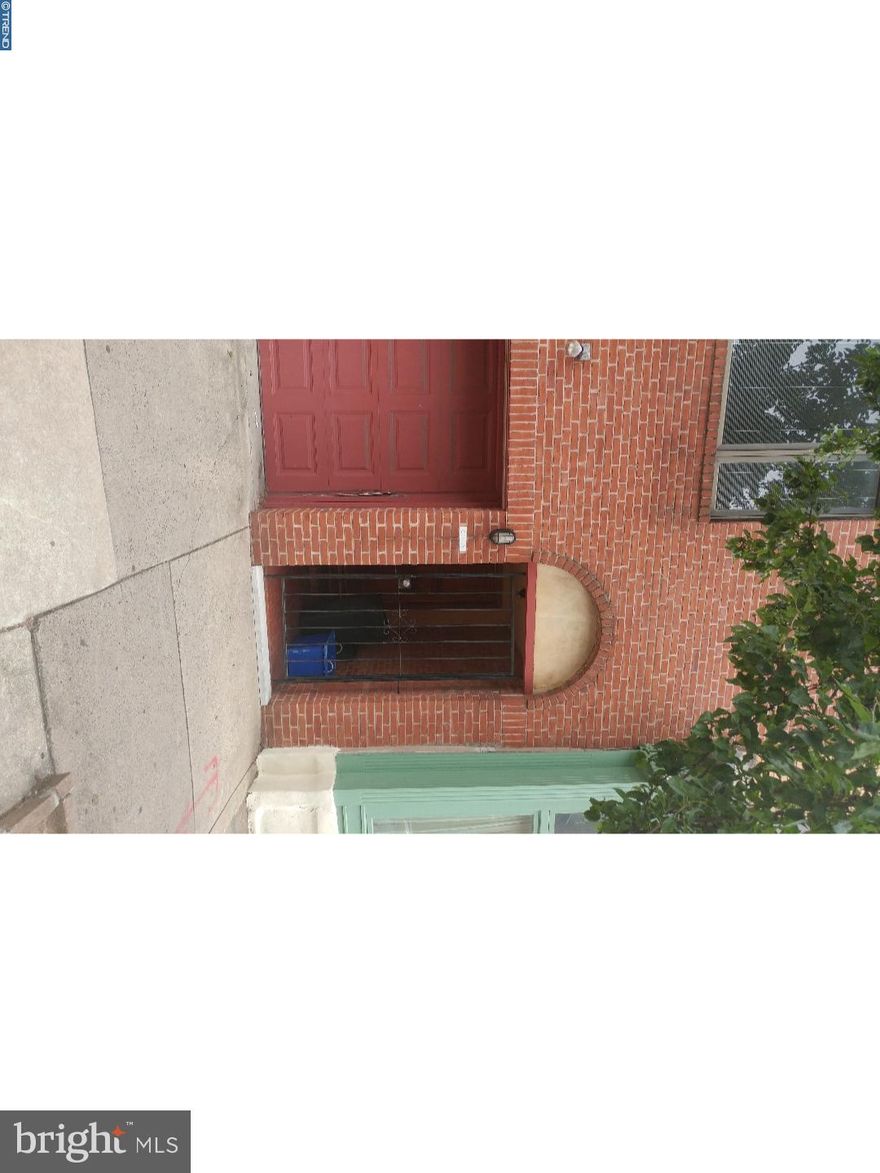 Amazing large, well-kept first floor studio in Graduate Hospital! Features hard wood floors with in-unit washer and dryer, plenty of closet space and own access to yard.  Newly renovated kitchen with granite counter tops, new appliances and bar counter.  In a trendy location near 21 & South Street, close walk to La Va Coffee Shop, Ten Stone Bar and Restaurant, Honey's Sit and Eat, City Fitness, Wawa and CVS Pharmacy down the block and not far from SEPTA routes and car share. Also quick ride or walk to UPenn Campus. INCLUDES ALL UTILITIES (EXCEPT INTERNET).