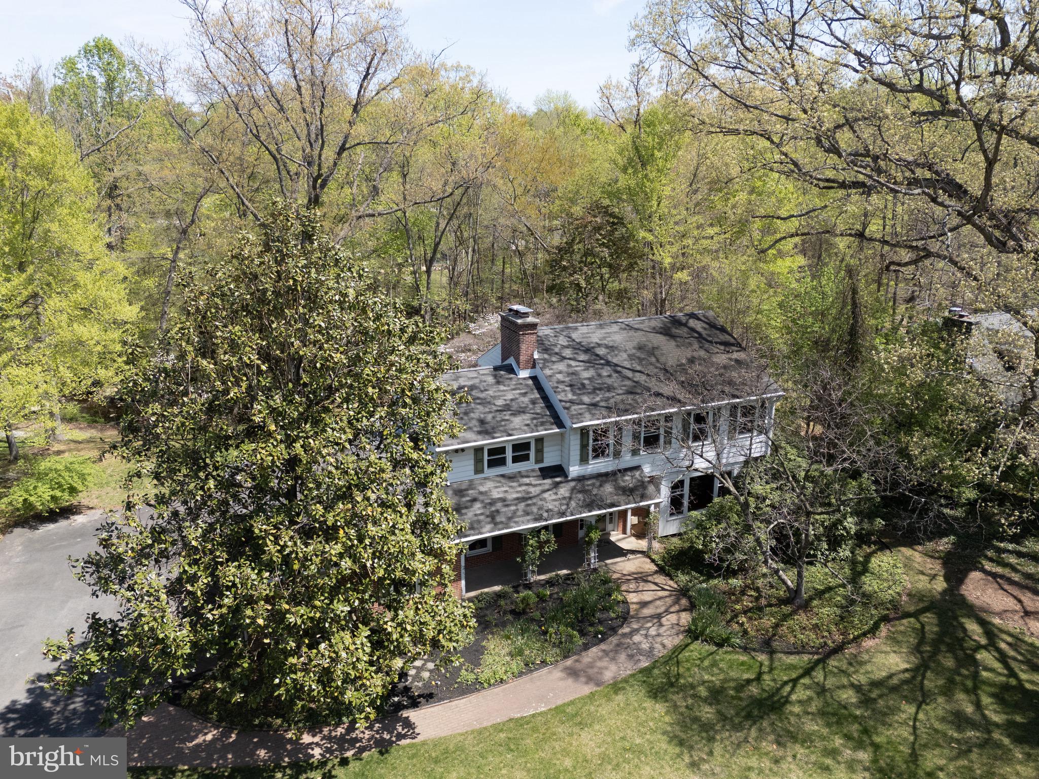 2233 JAMAICA DRIVE