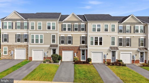 Photo of 105 Biscane Court, WINCHESTER, VA 22602 (MLS # VAFV2045188)