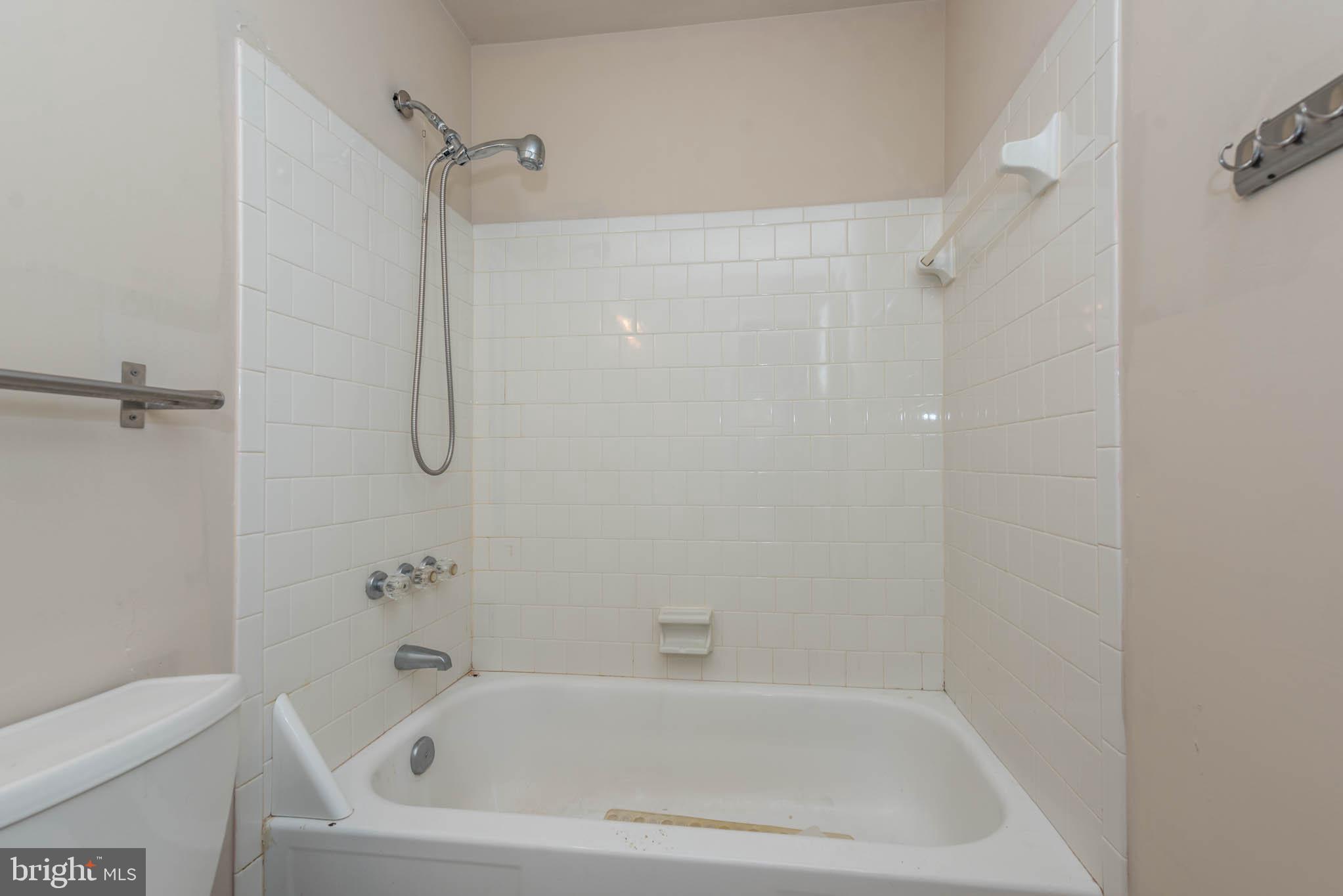 VILLAGE OAKS - Residential Lease