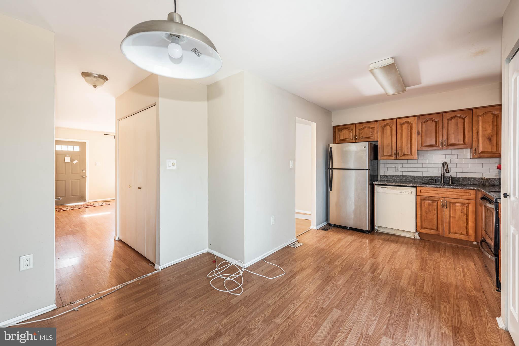 VILLAGE OAKS - Residential Lease