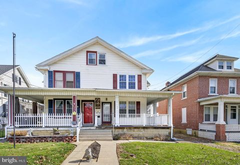 Townhouse For Sale - 637 W Main Street<br/> EPHRATA, PA 17522