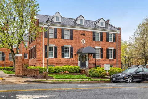 612 Bashford Lane Unit 1221, Alexandria, VA MLS: VAAX2044066