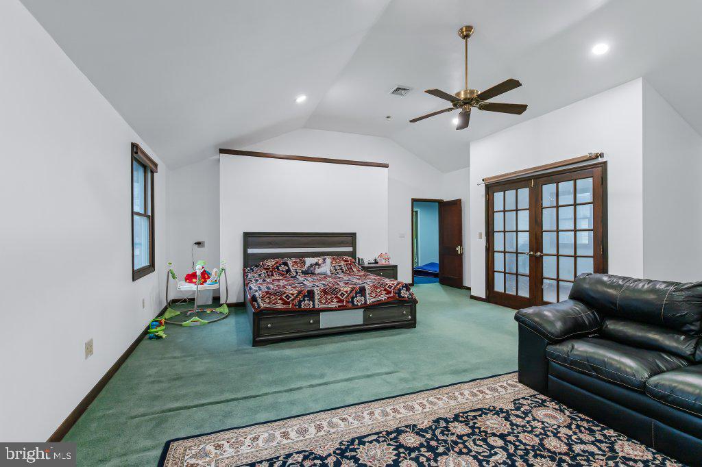 SALEM PARK - Residential