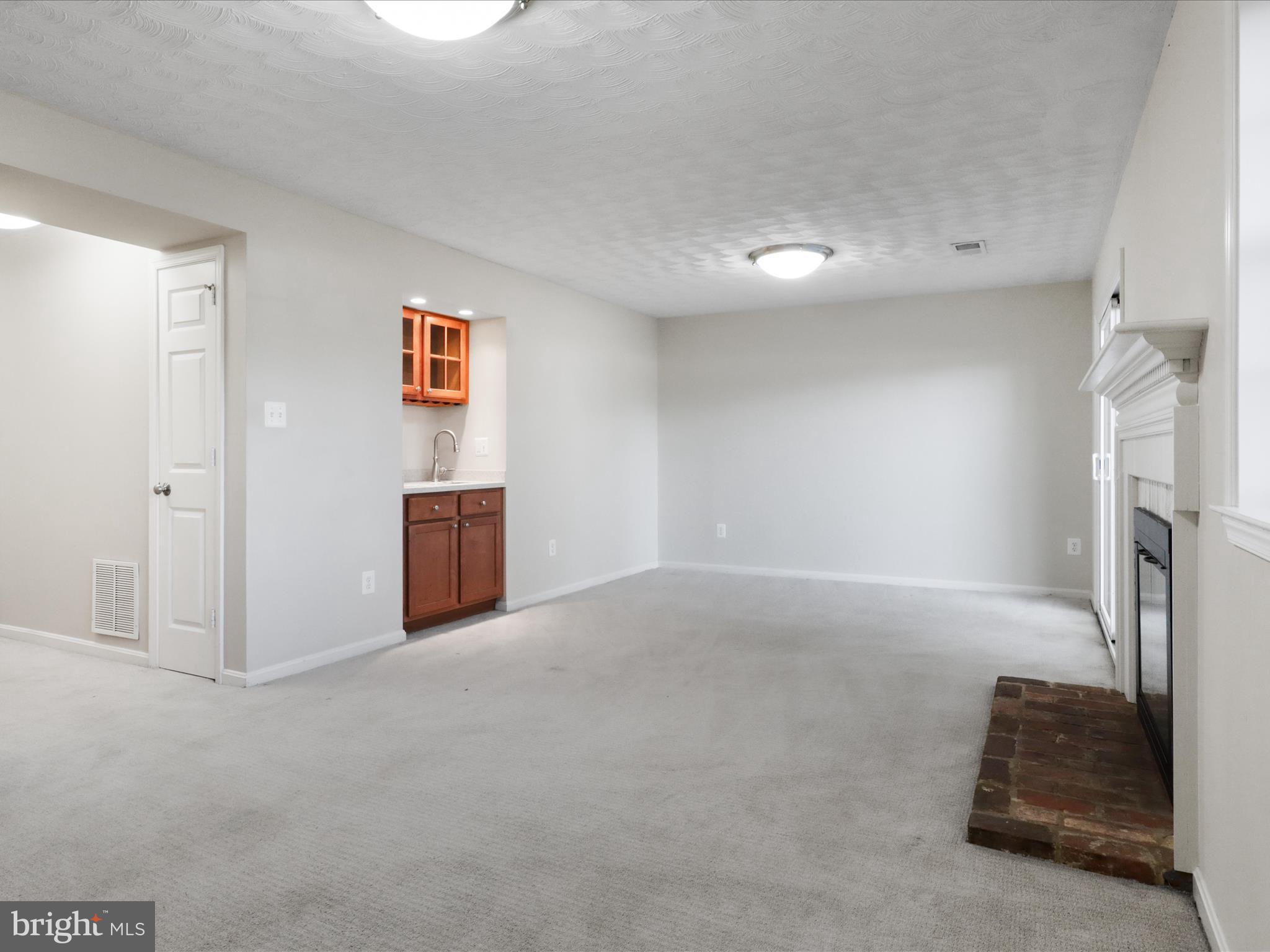 DUNN LORING HIGHLANDS - Residential Lease