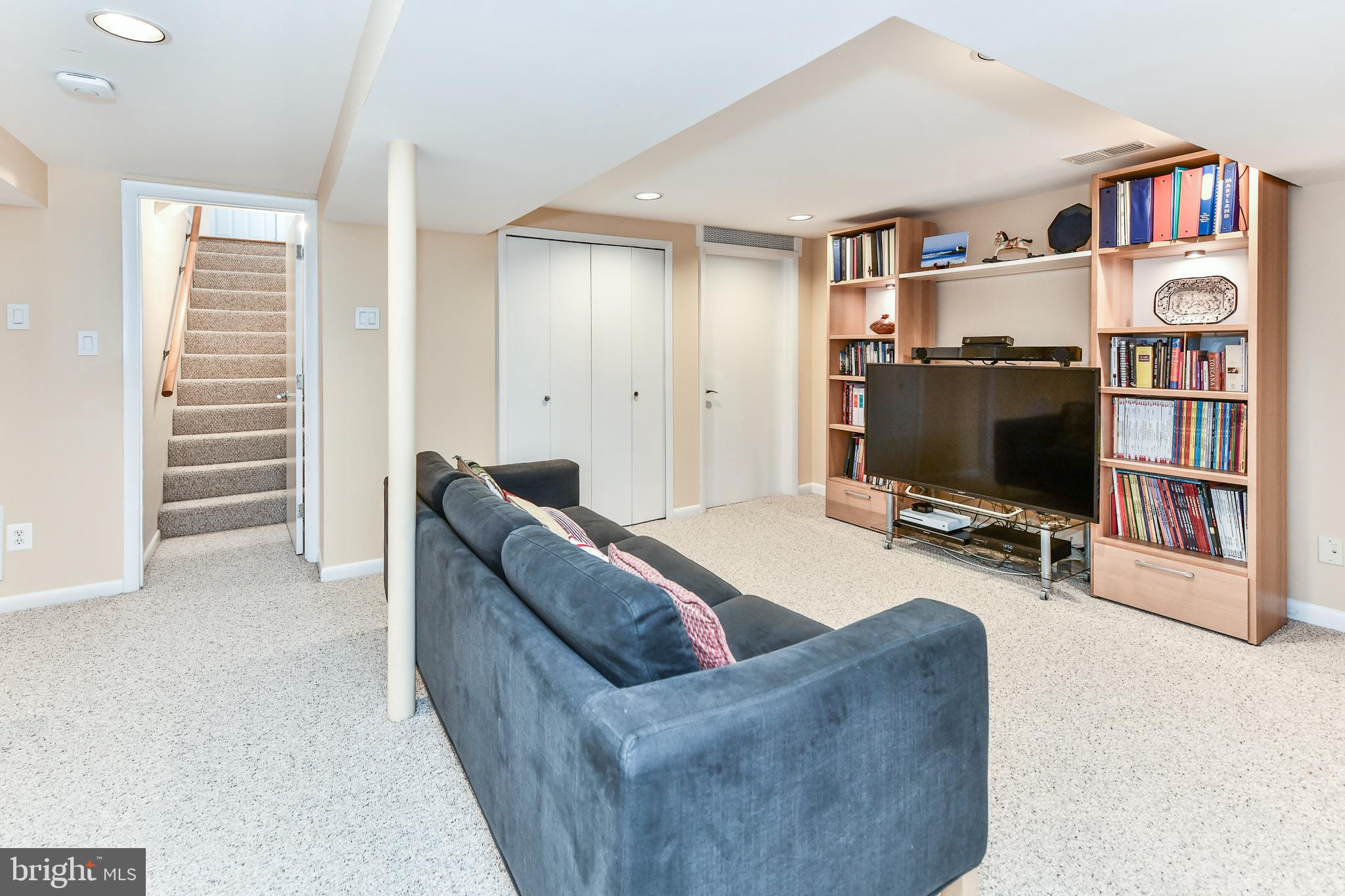 VIENNA WOODS - Residential Lease