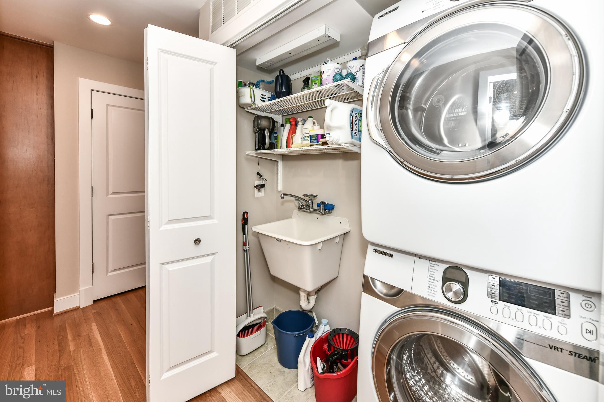 VIENNA WOODS - Residential Lease