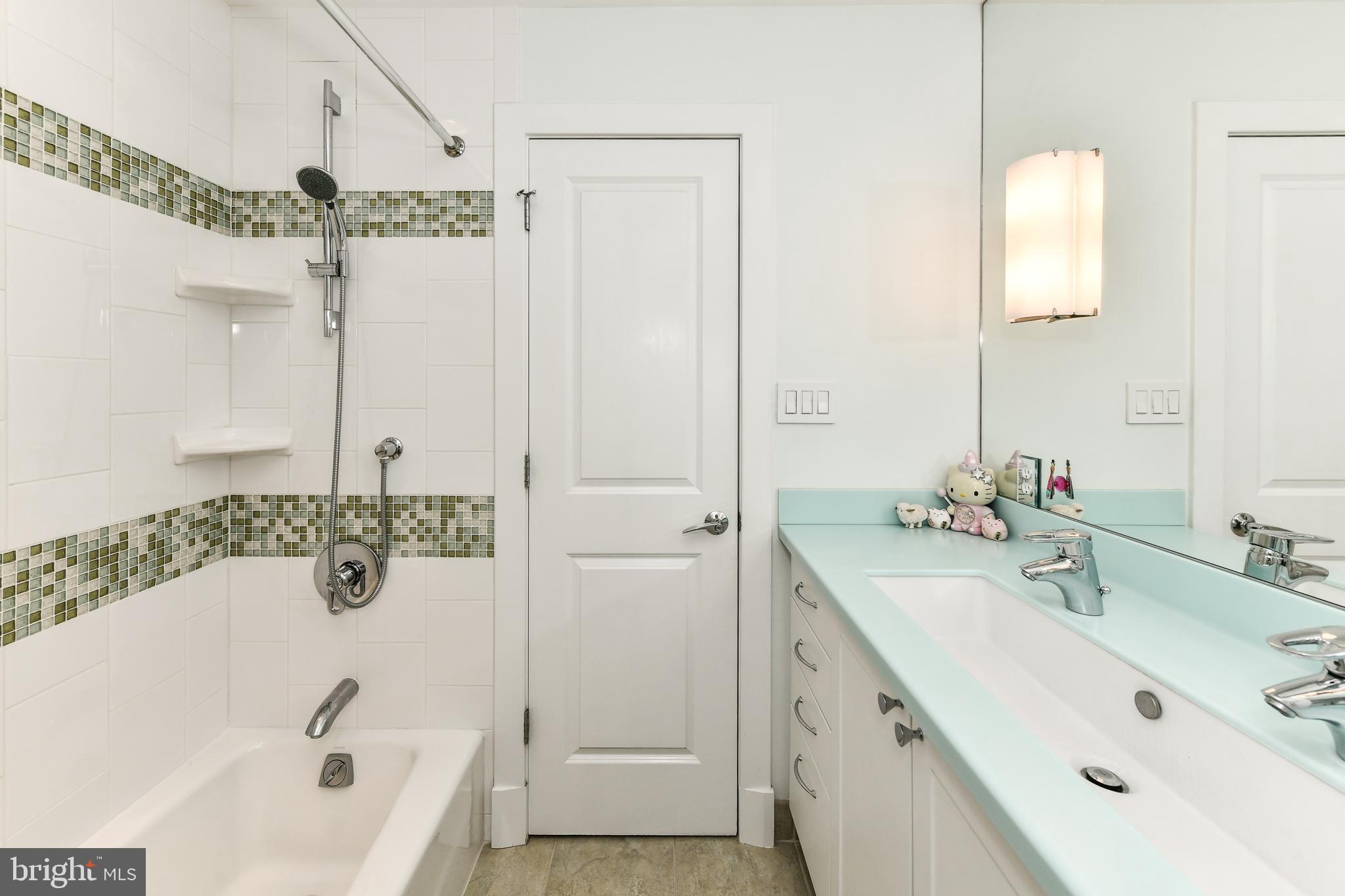 VIENNA WOODS - Residential Lease