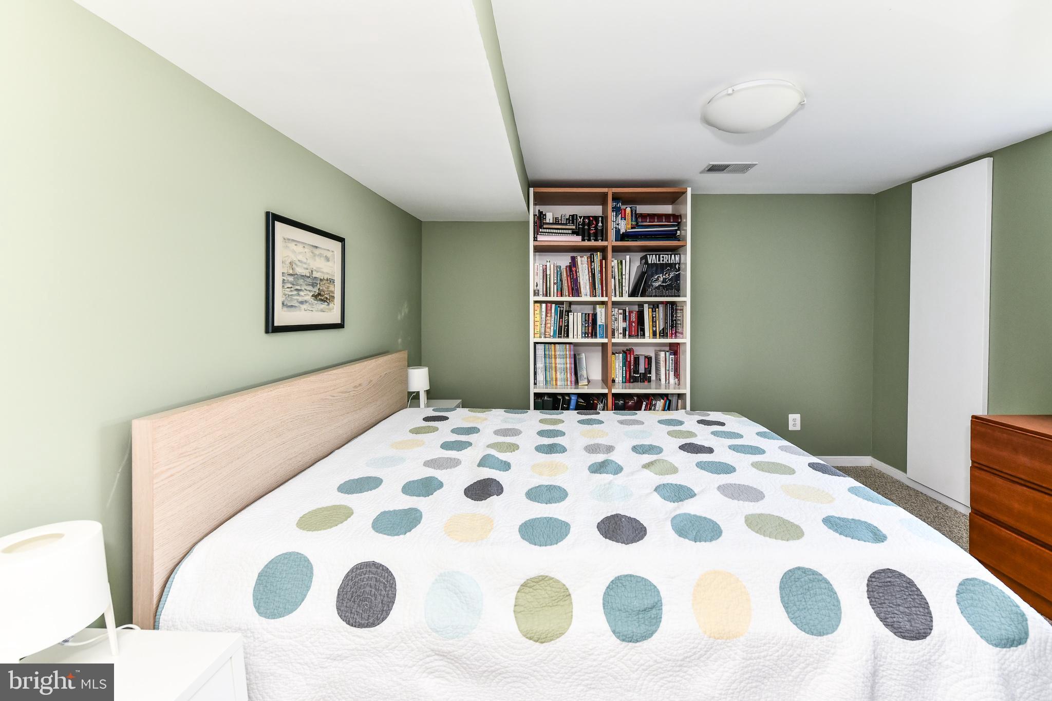 VIENNA WOODS - Residential Lease