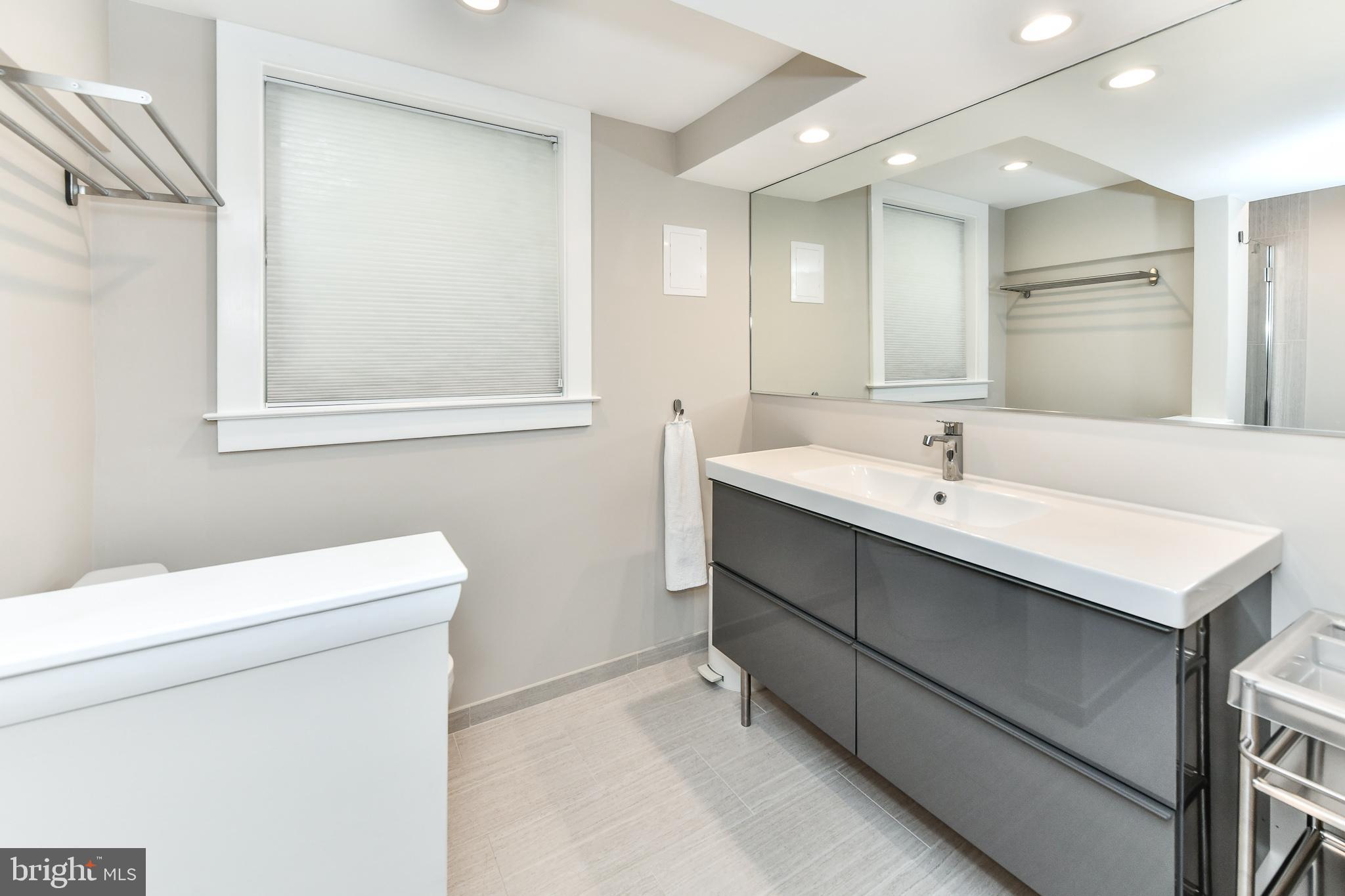 VIENNA WOODS - Residential Lease