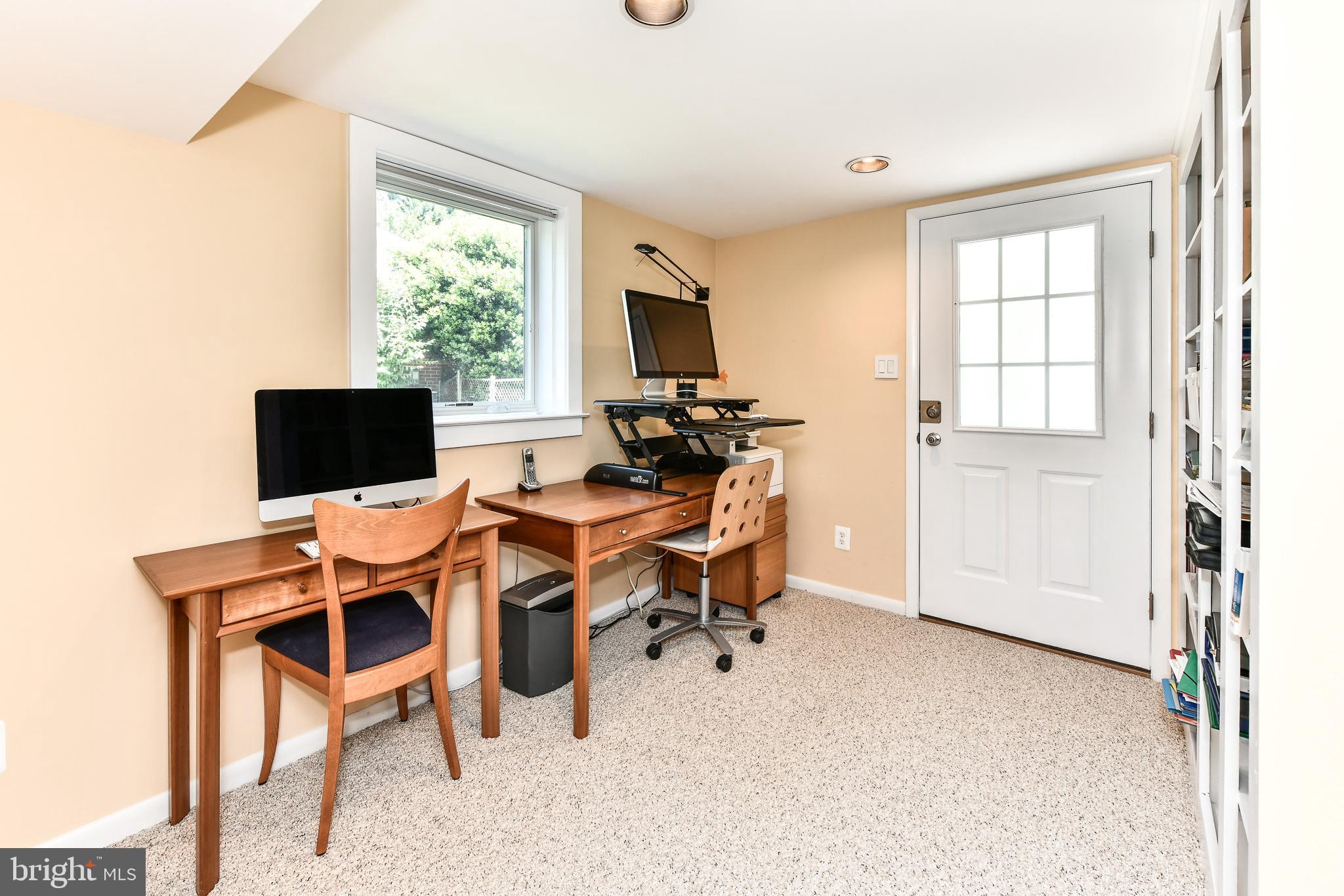 VIENNA WOODS - Residential Lease