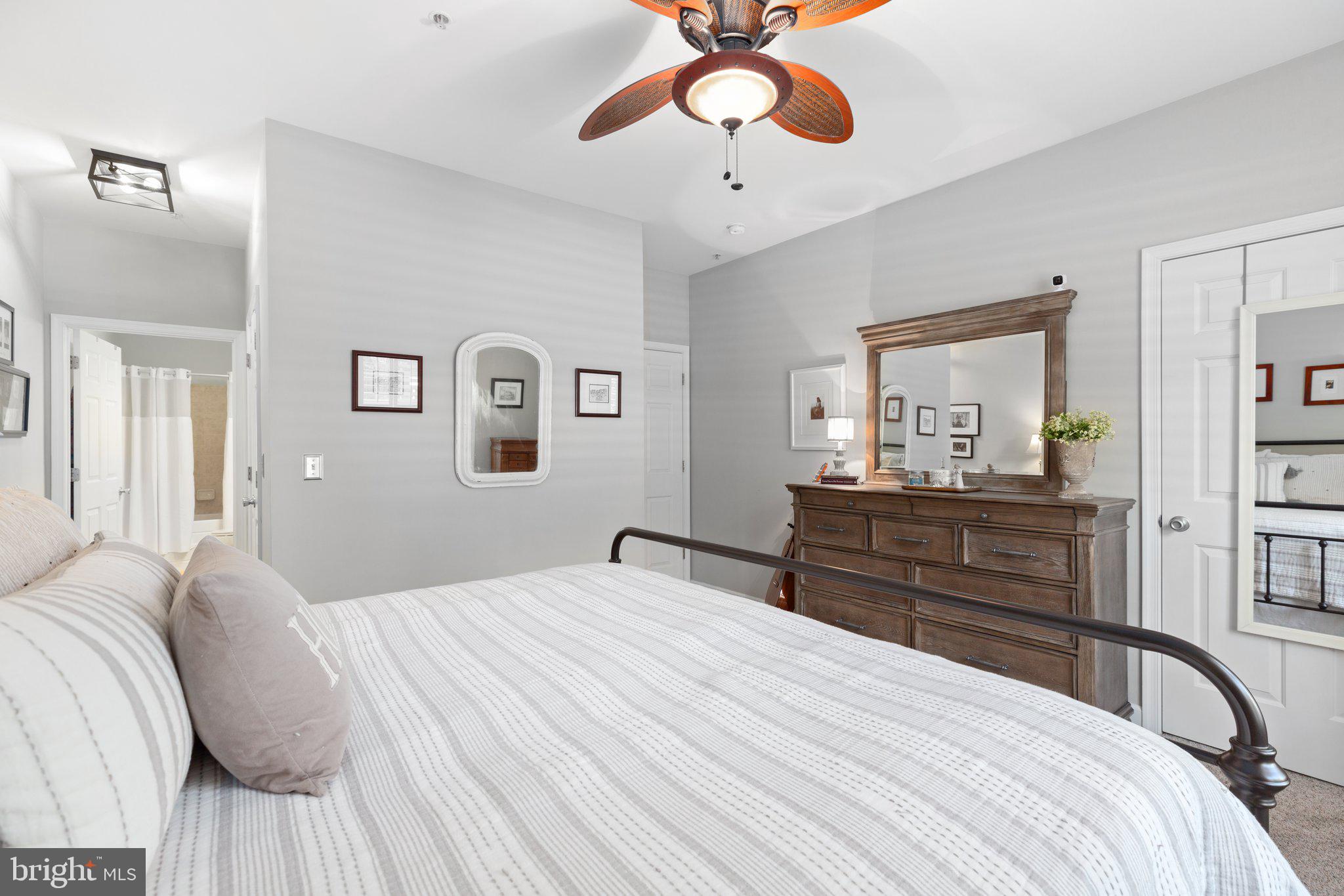 COBBLESTONE SQUARE - Residential