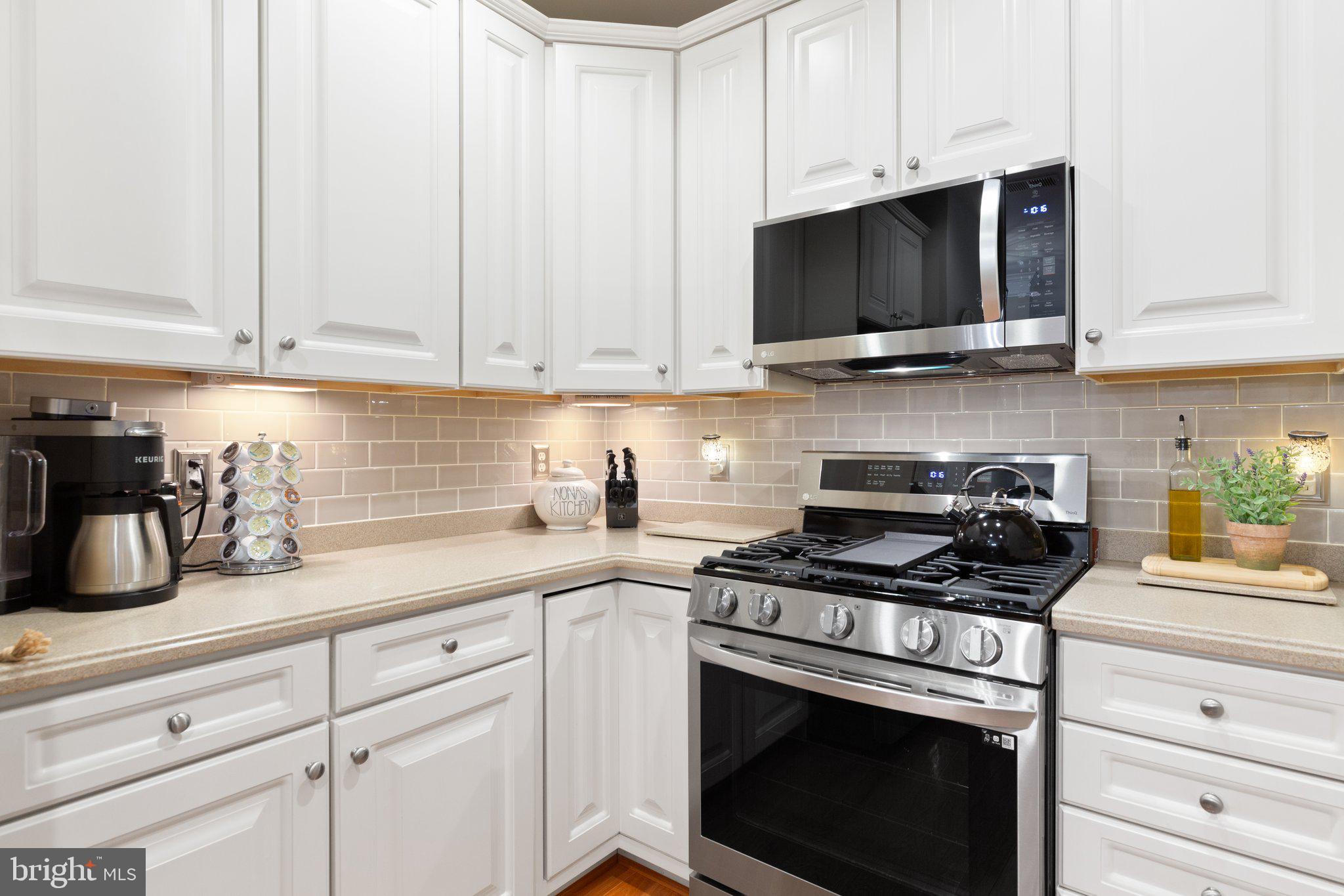 COBBLESTONE SQUARE - Residential