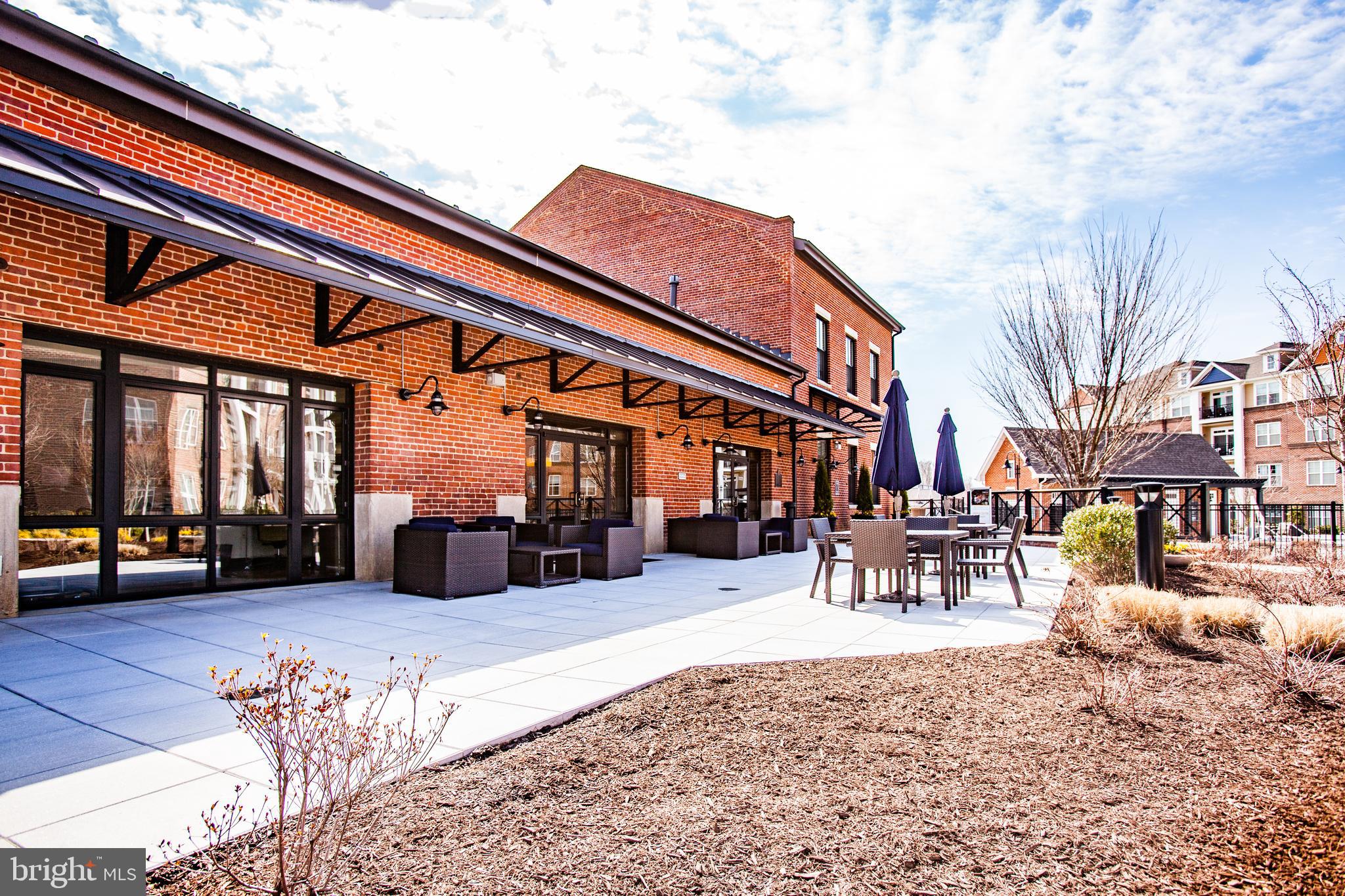 COBBLESTONE SQUARE - Residential