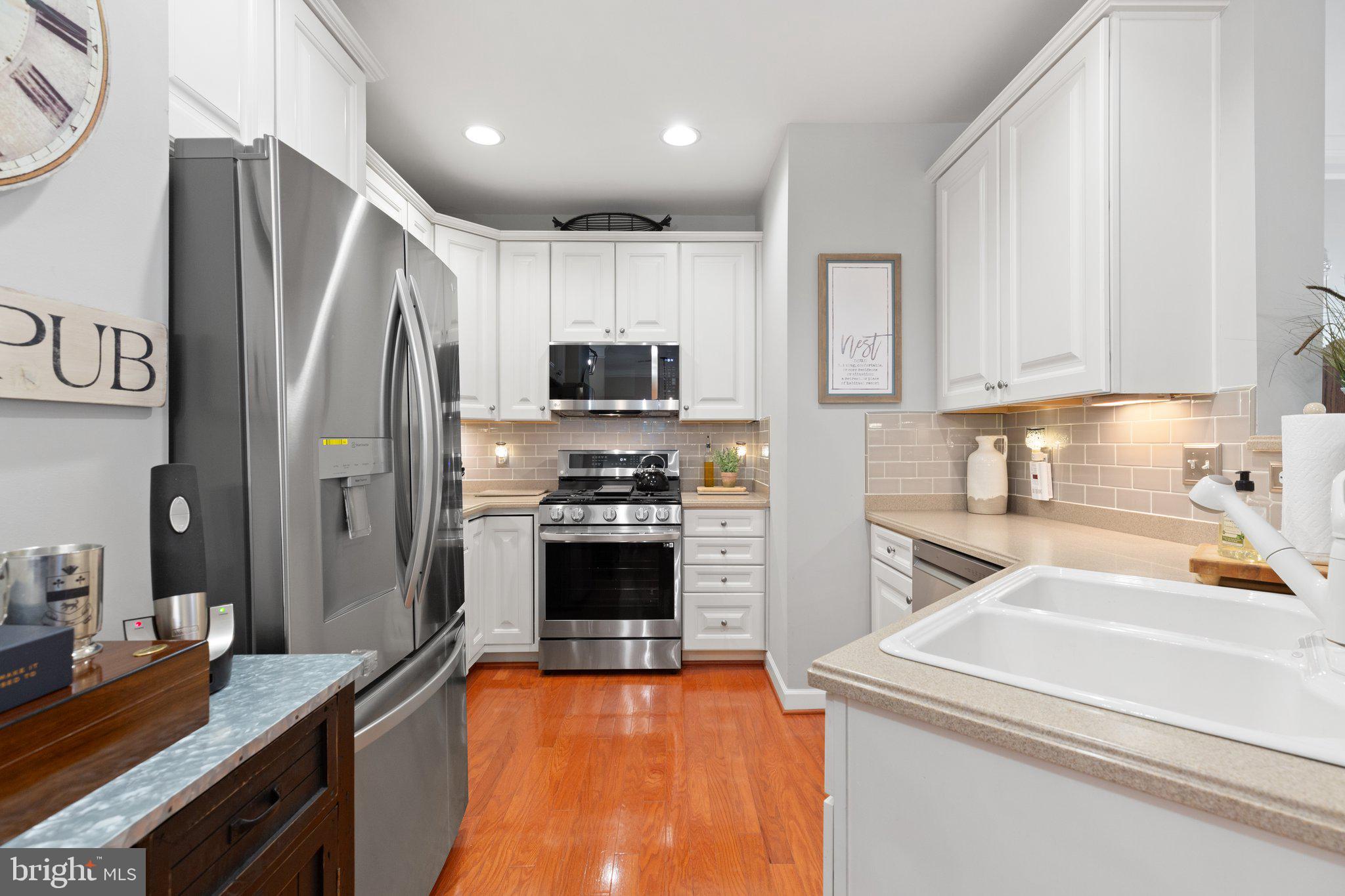 COBBLESTONE SQUARE - Residential