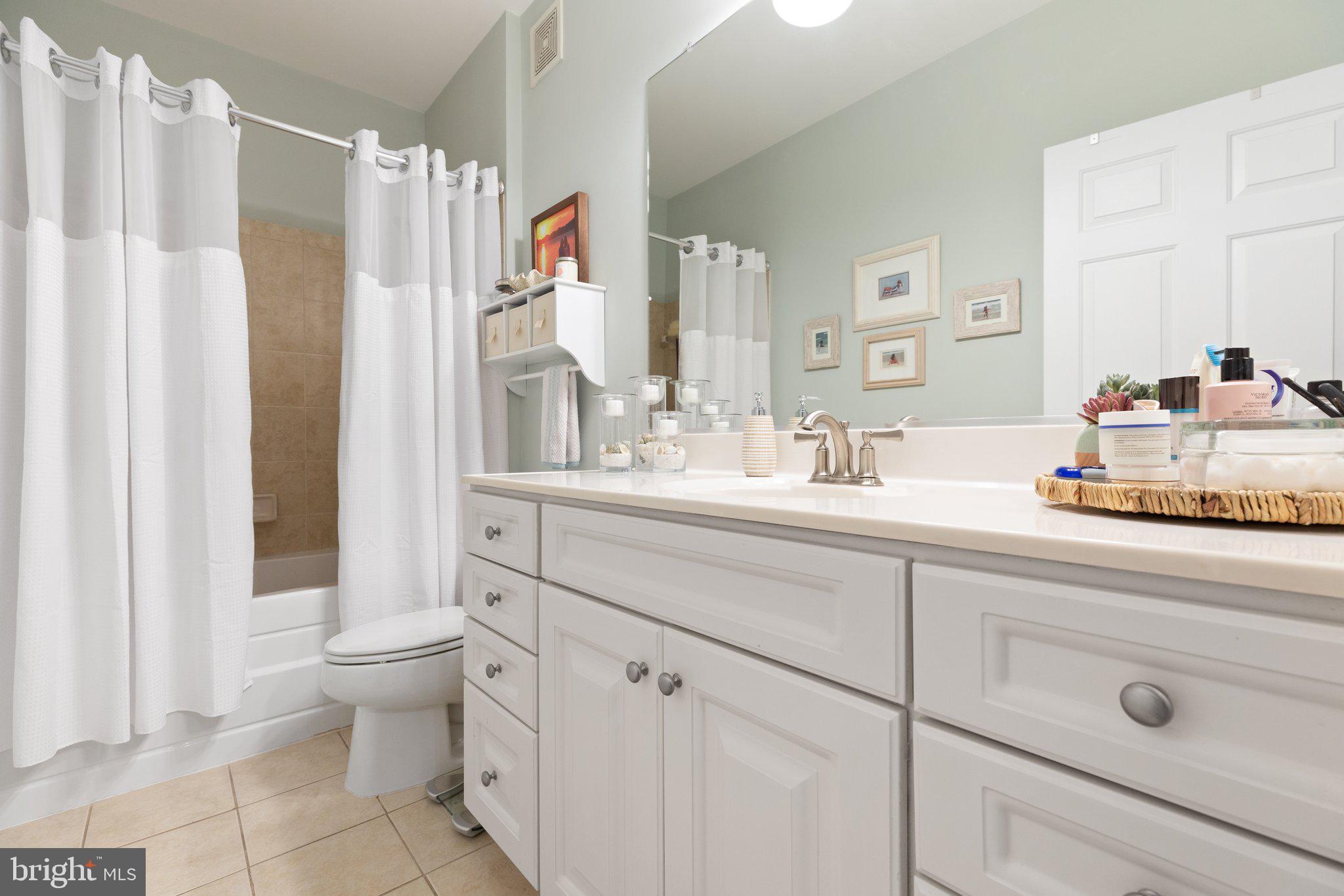 COBBLESTONE SQUARE - Residential