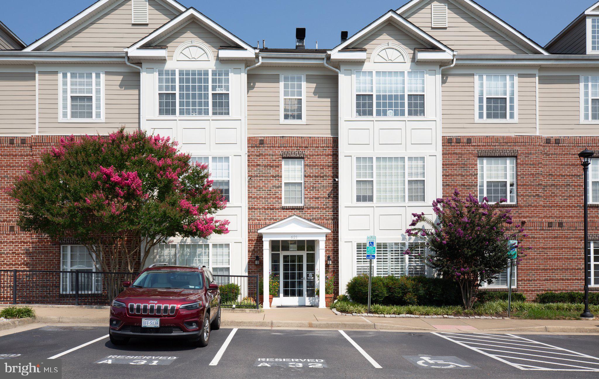 COBBLESTONE SQUARE - Residential