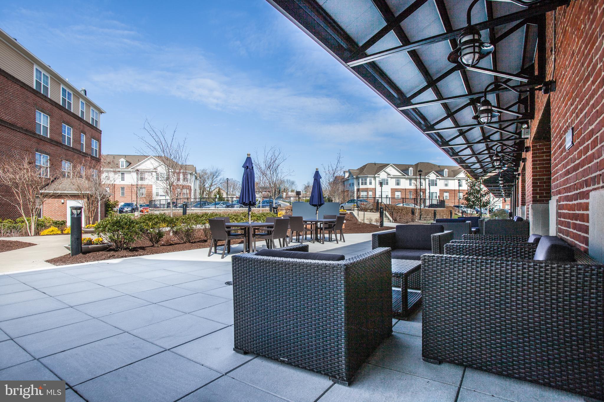 COBBLESTONE SQUARE - Residential