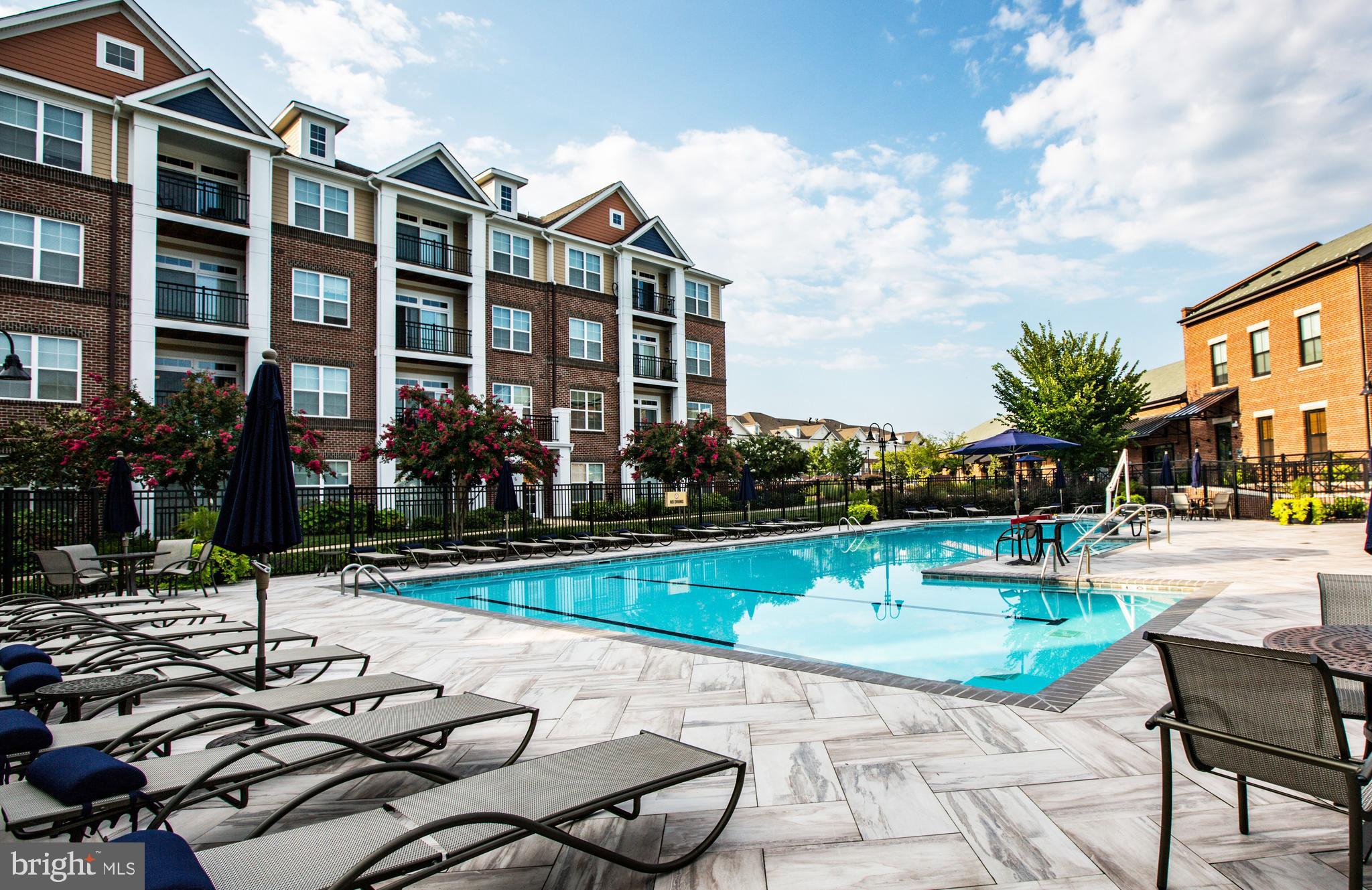 COBBLESTONE SQUARE - Residential
