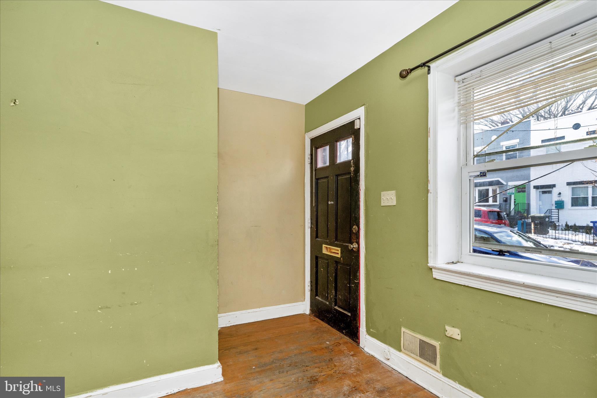 1316 DEXTER TERRACE SE