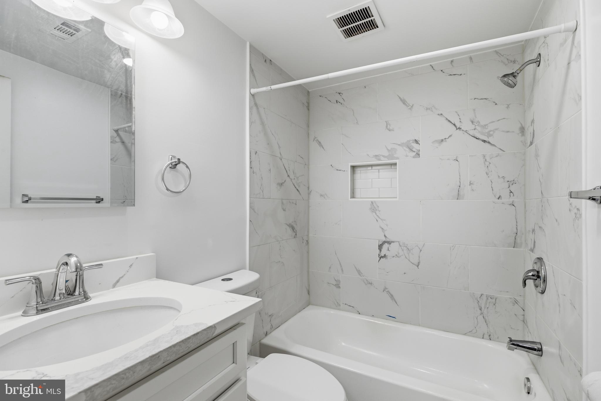 KINGS CROSSING - Residential