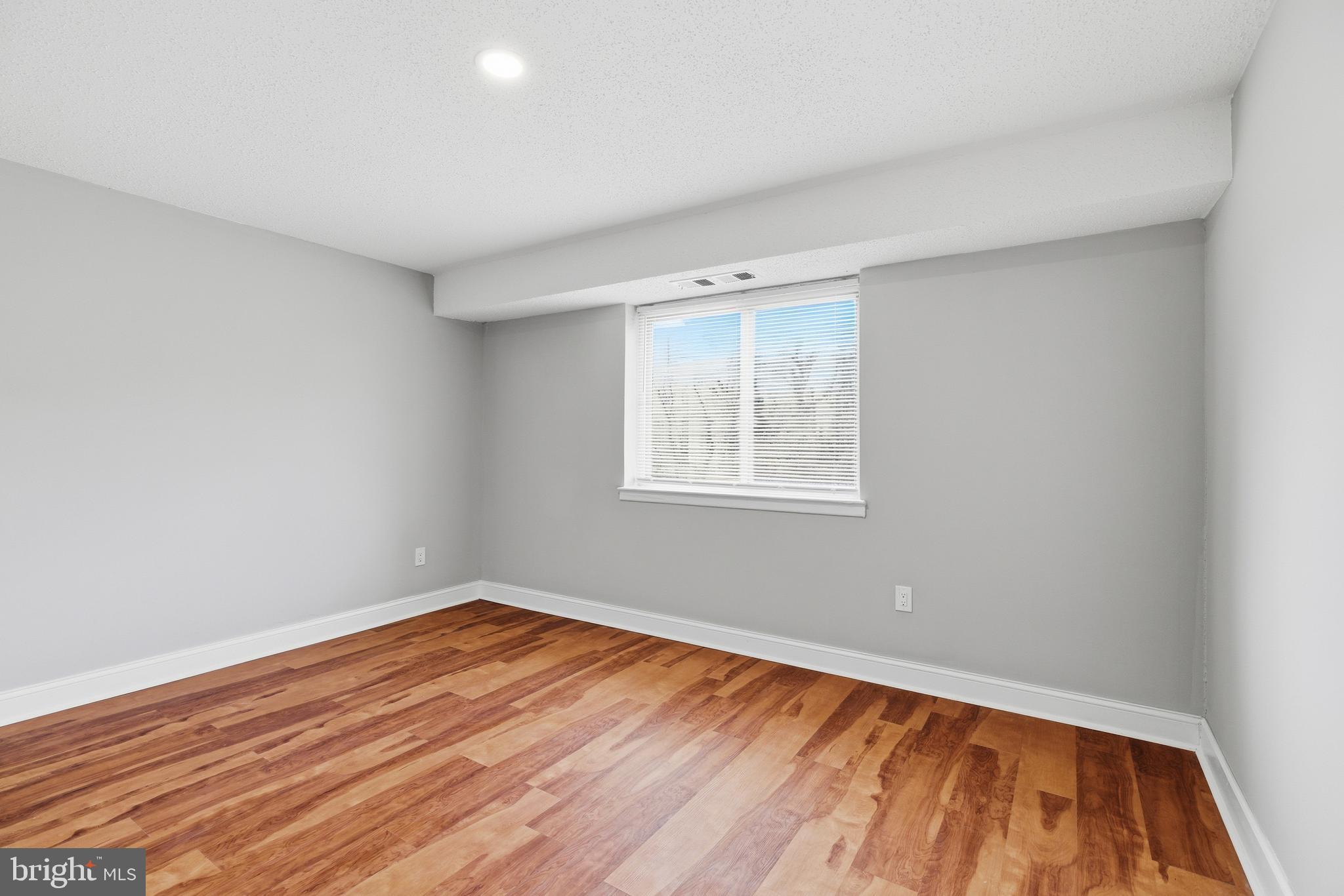 KINGS CROSSING - Residential